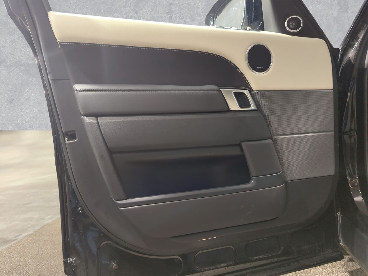 Range Rover Sport P400e Autobiography Dynamic - Samsaru's Car Outlet