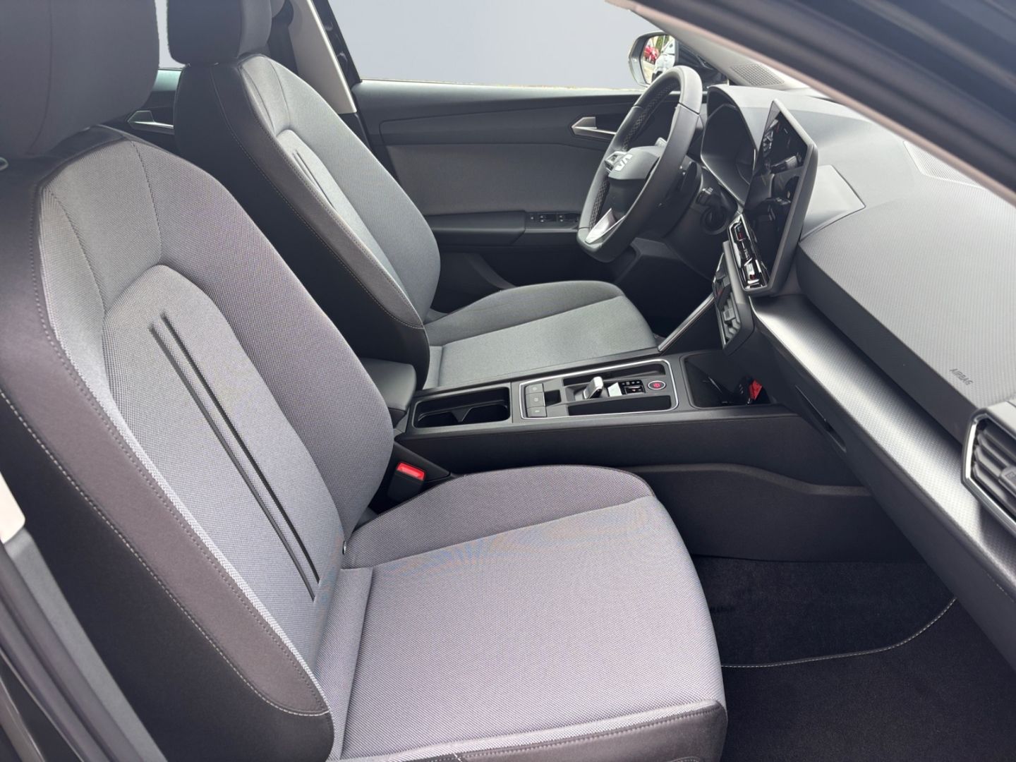 Seat Leon ST 2.0 TDI DSG Road Edition *Matrix*AHK*SHZ