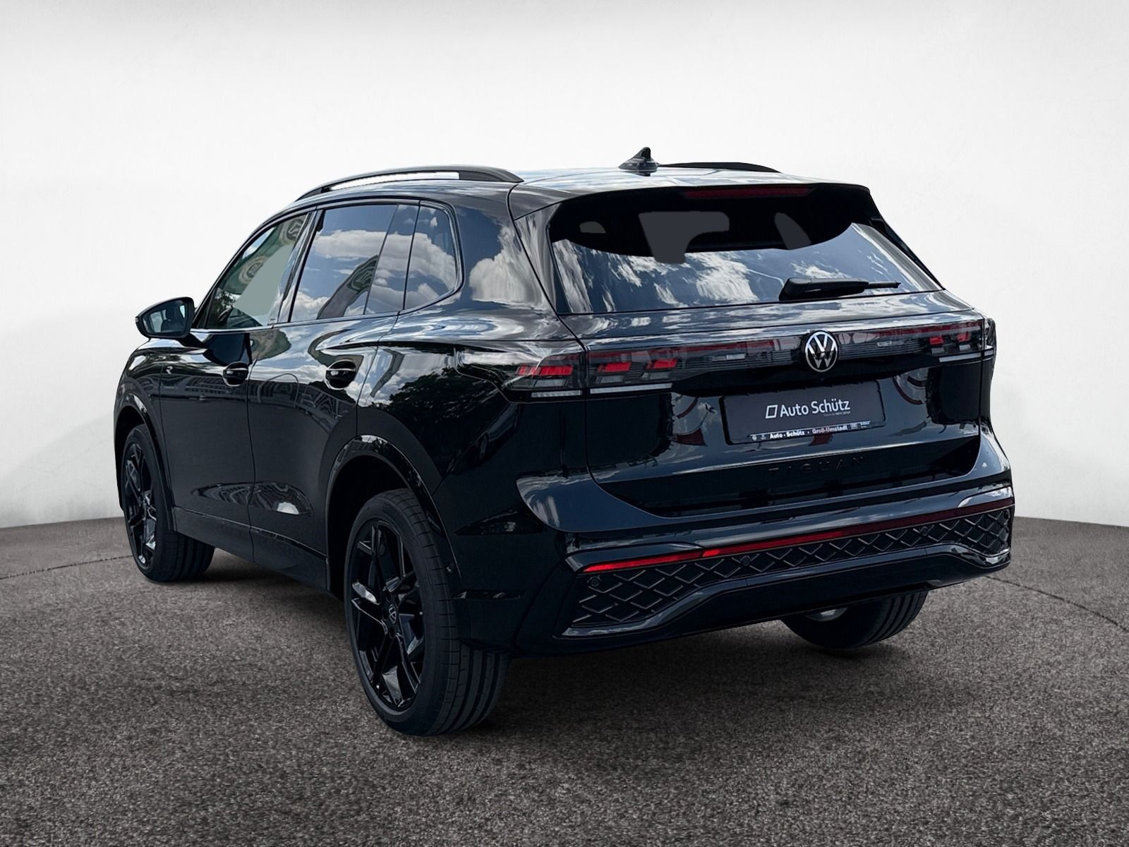 Volkswagen Tiguan R-Line 2,0 l TSI *4MOTION*LEDER*360°*AHK*
