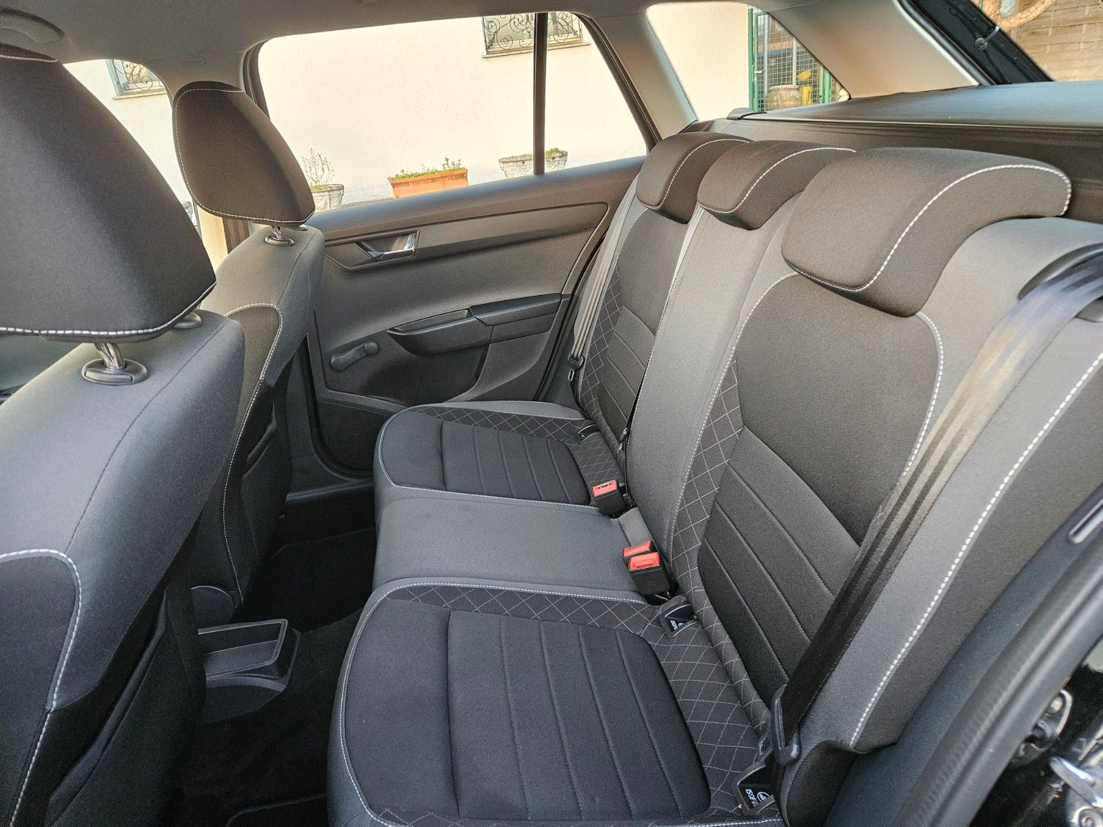 Skoda Fabia Combi Ambition - Samsaru's Car Outlet