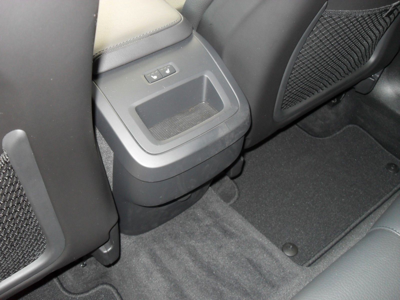 Volvo XC 60 B4 Plus Dark - Samsaru's Car Outlet
