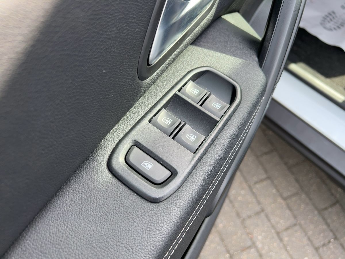 Dacia Duster TCe 100 2WD Prestige - Samsaru's Car Outlet