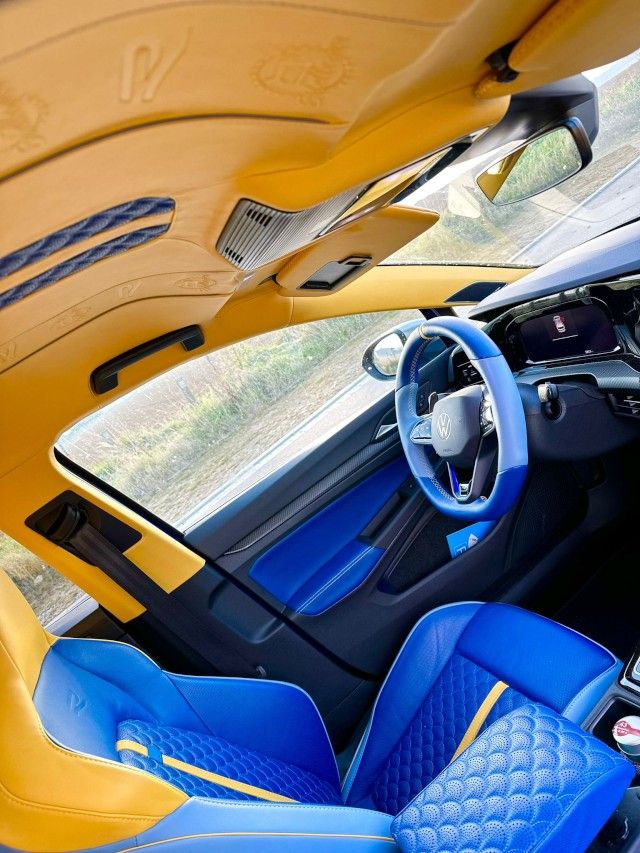 Volkswagen Golf VIII 2.0 TSI DSG R 4Motion - Samsaru's Car Outlet
