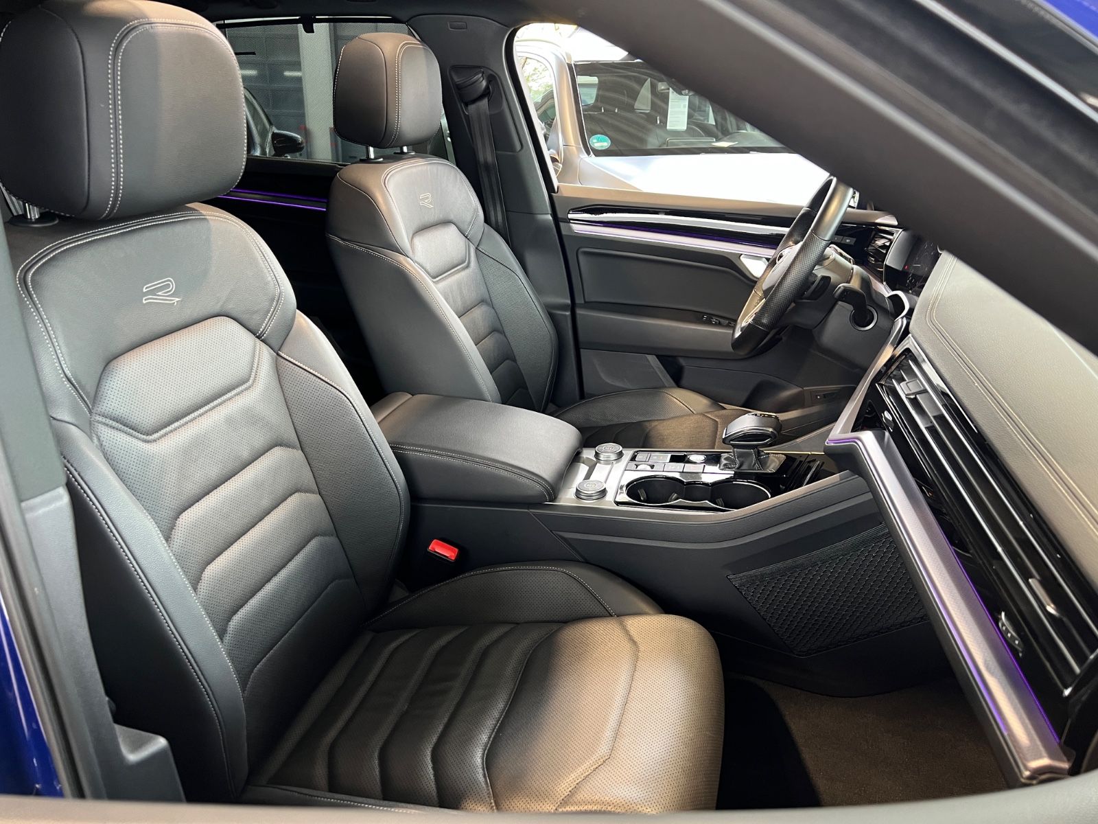 Volkswagen Touareg R-Line 4Motion - Samsaru's Car Outlet