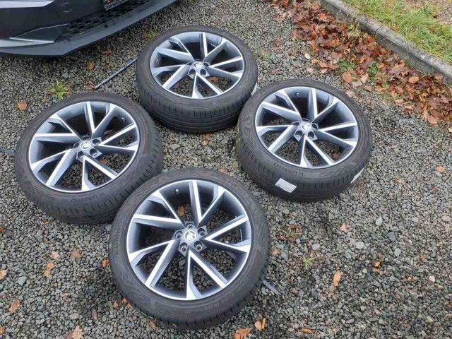 Skoda Kodiaq 2.0 TDI DSG Sportline 4x4 AHK Pano PDC RF