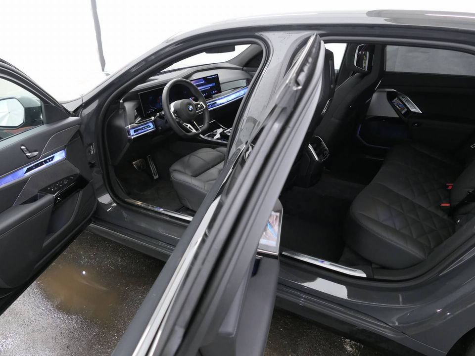 BMW 740d xDrive M Sportpaket Standhzg SkyLounge 21