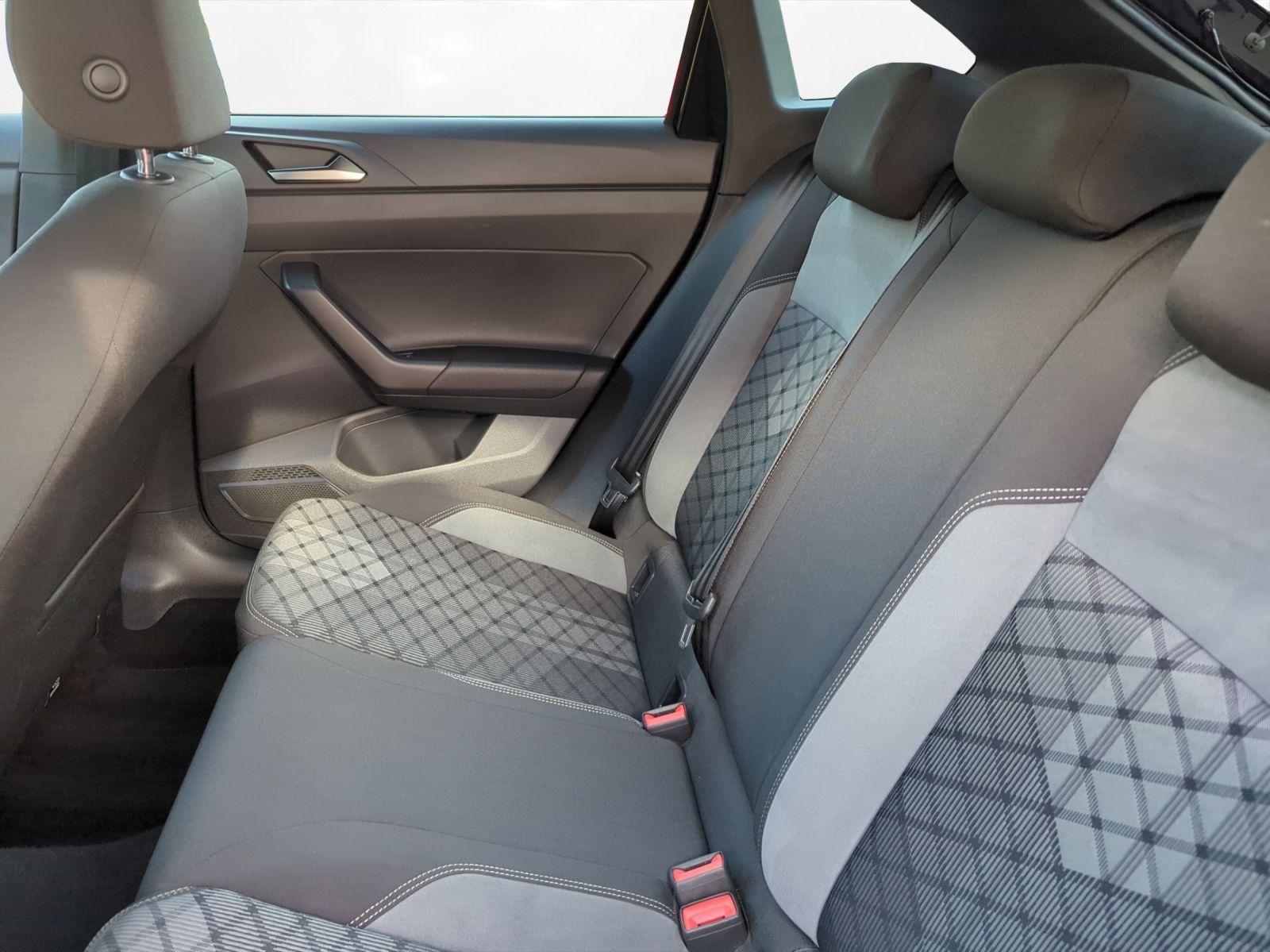 Volkswagen Taigo 1.5 TSI R-Line - Samsaru's Car Outlet