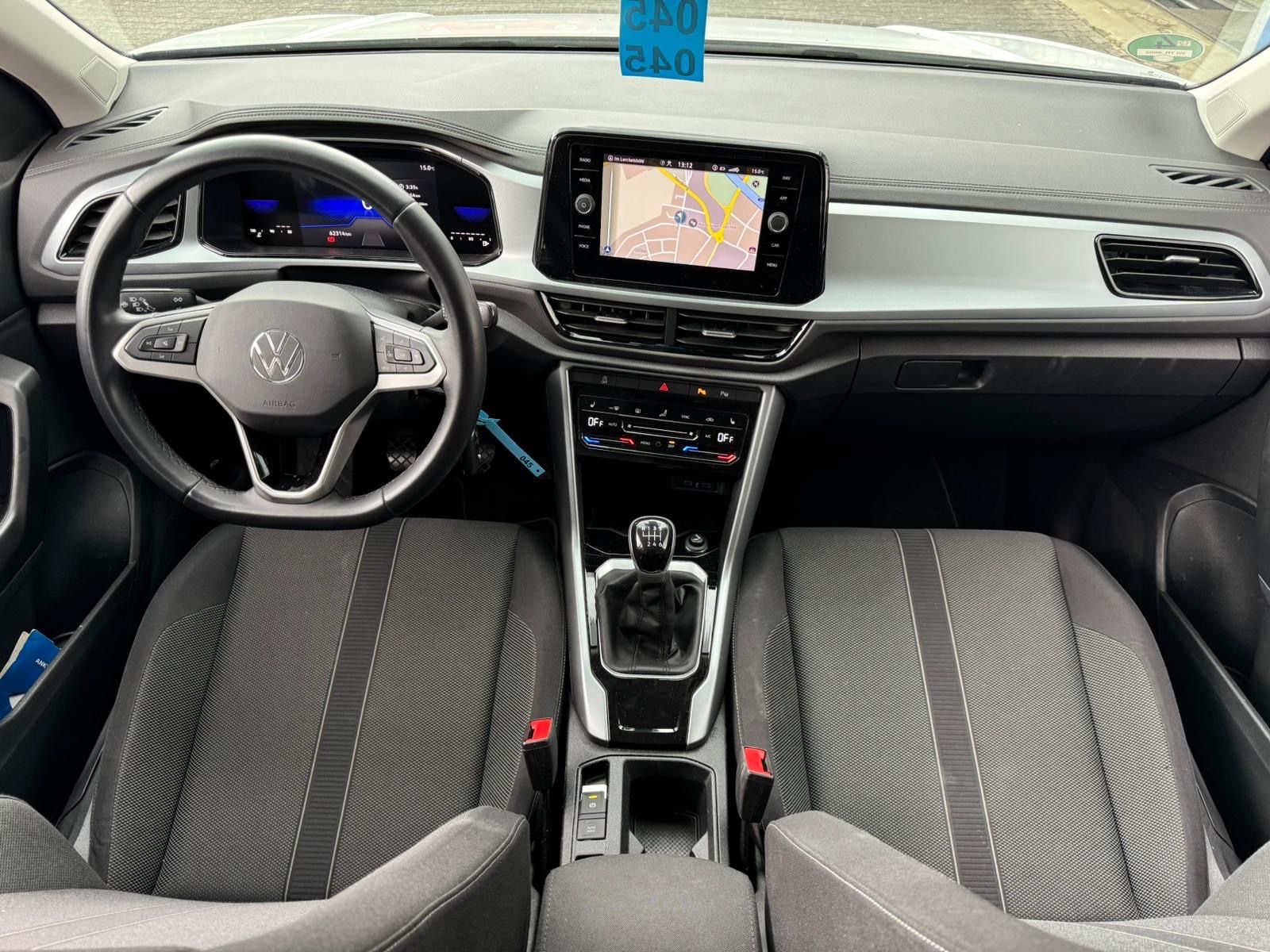 Volkswagen T-Roc Life - Samsaru's Car Outlet
