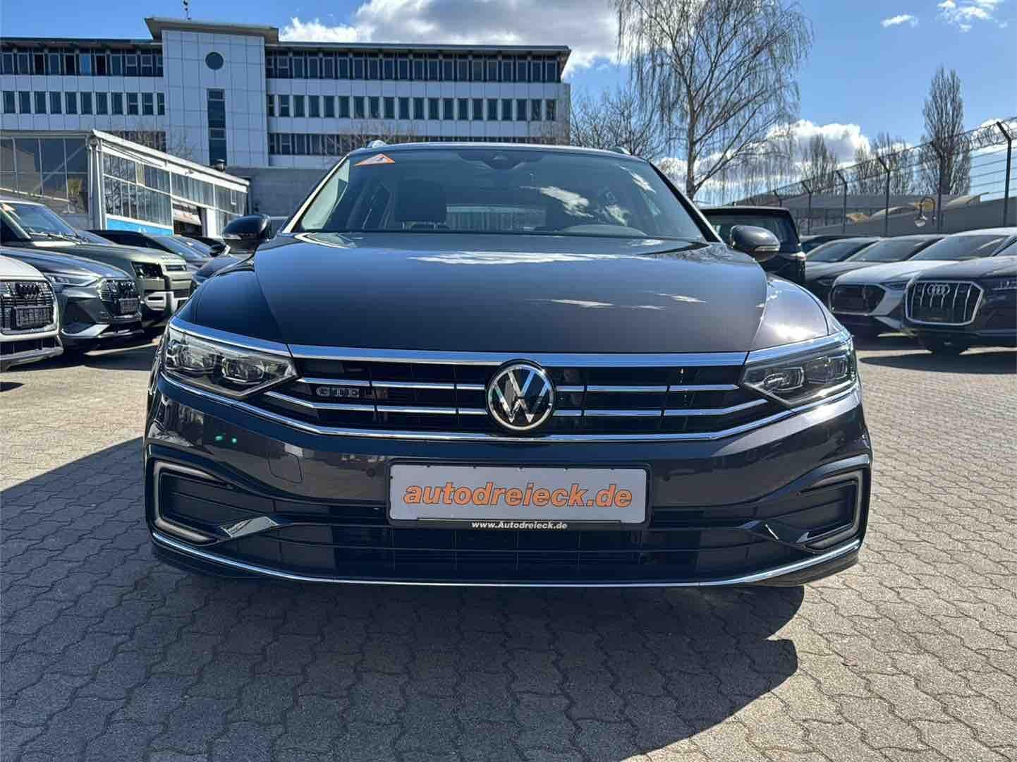 Volkswagen Passat Variant GTE - Samsaru's Car Outlet