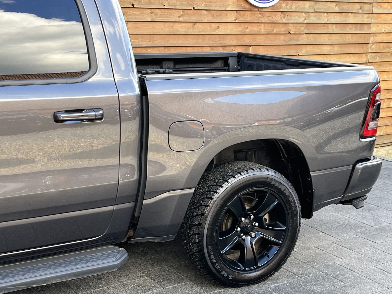 Dodge RAM 1500 SPORT 5,7L Pano 4x4 LPG 12´´ Navi AHK