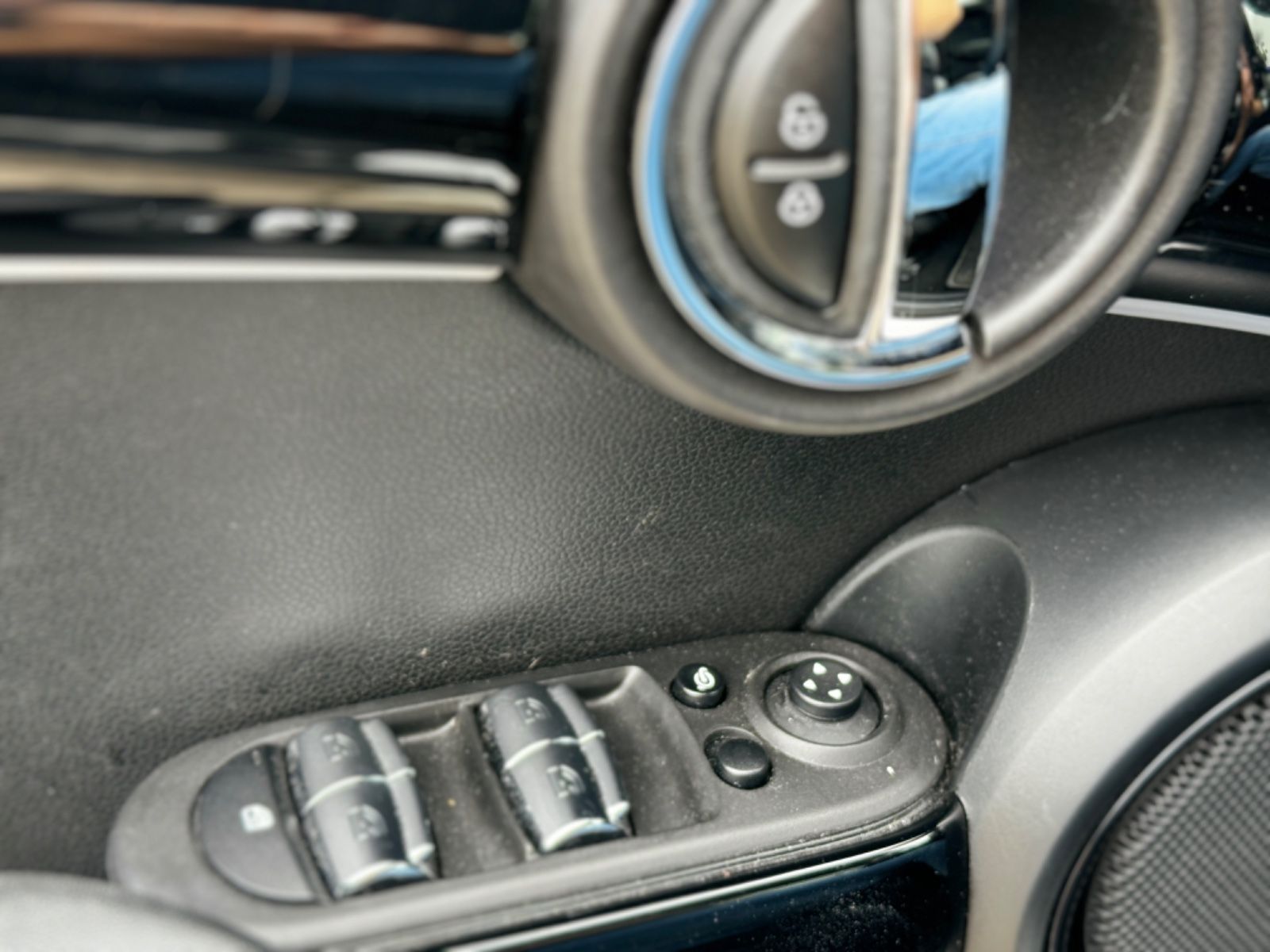 MINI Cooper - Samsaru's Car Outlet