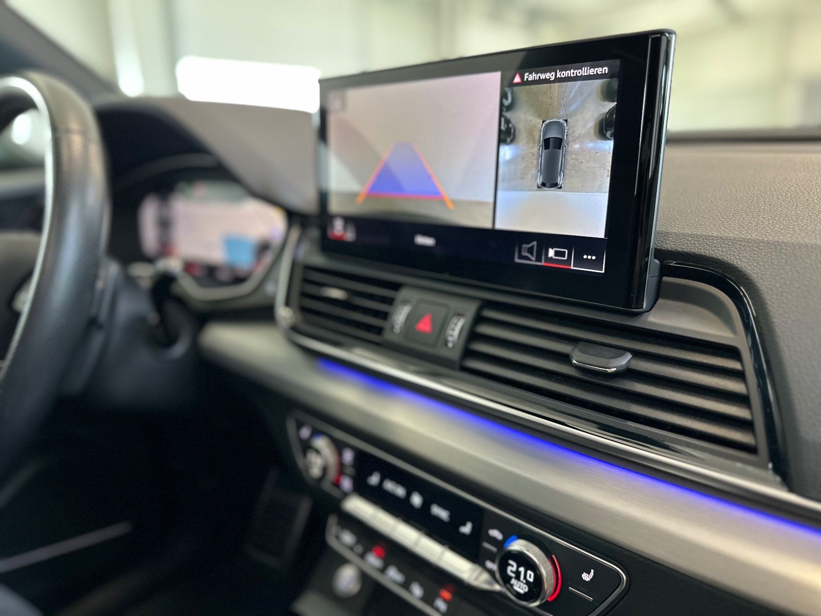 Audi Q5 45 TFSI quattro S line - Samsaru's Car Outlet