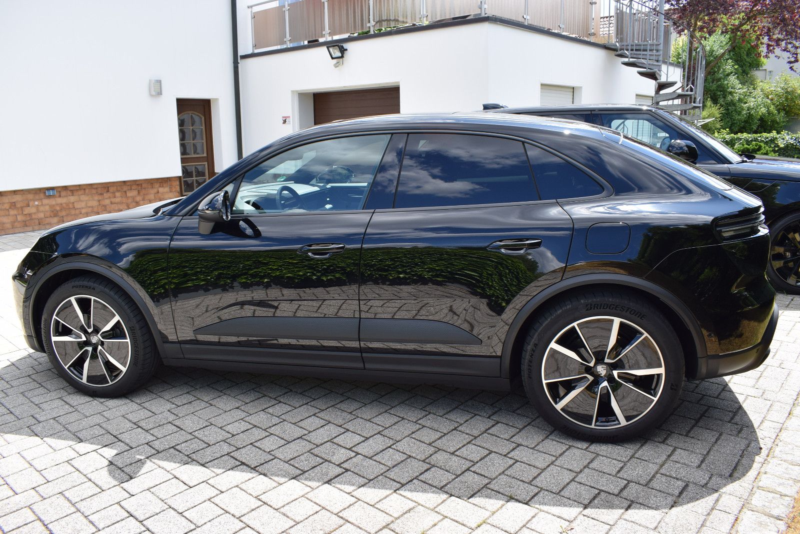 Porsche Macan Electric - Samsaru's Car Outlet