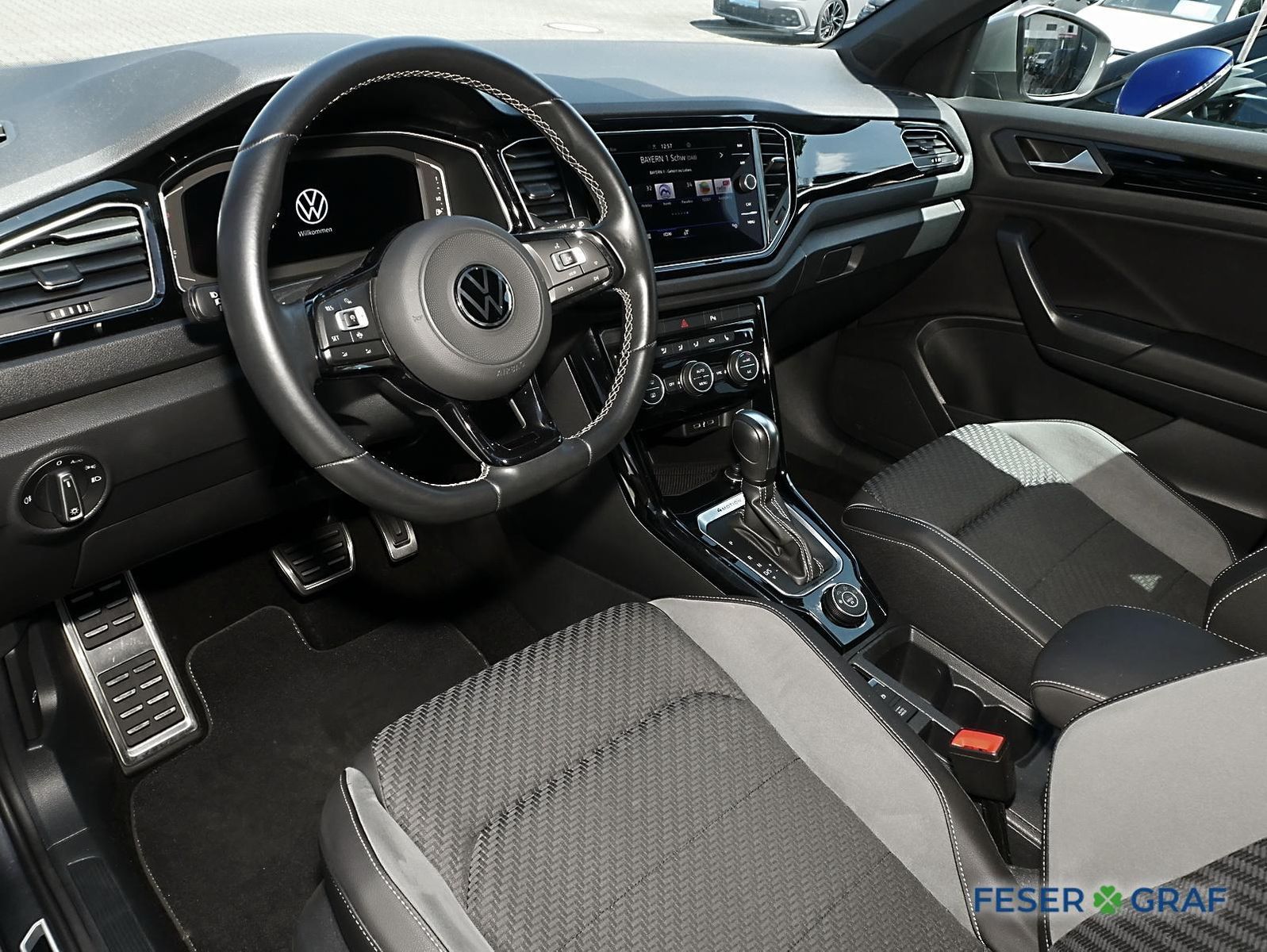 Volkswagen T-Roc R 2.0 TSI 4M - Samsaru's Car Outlet