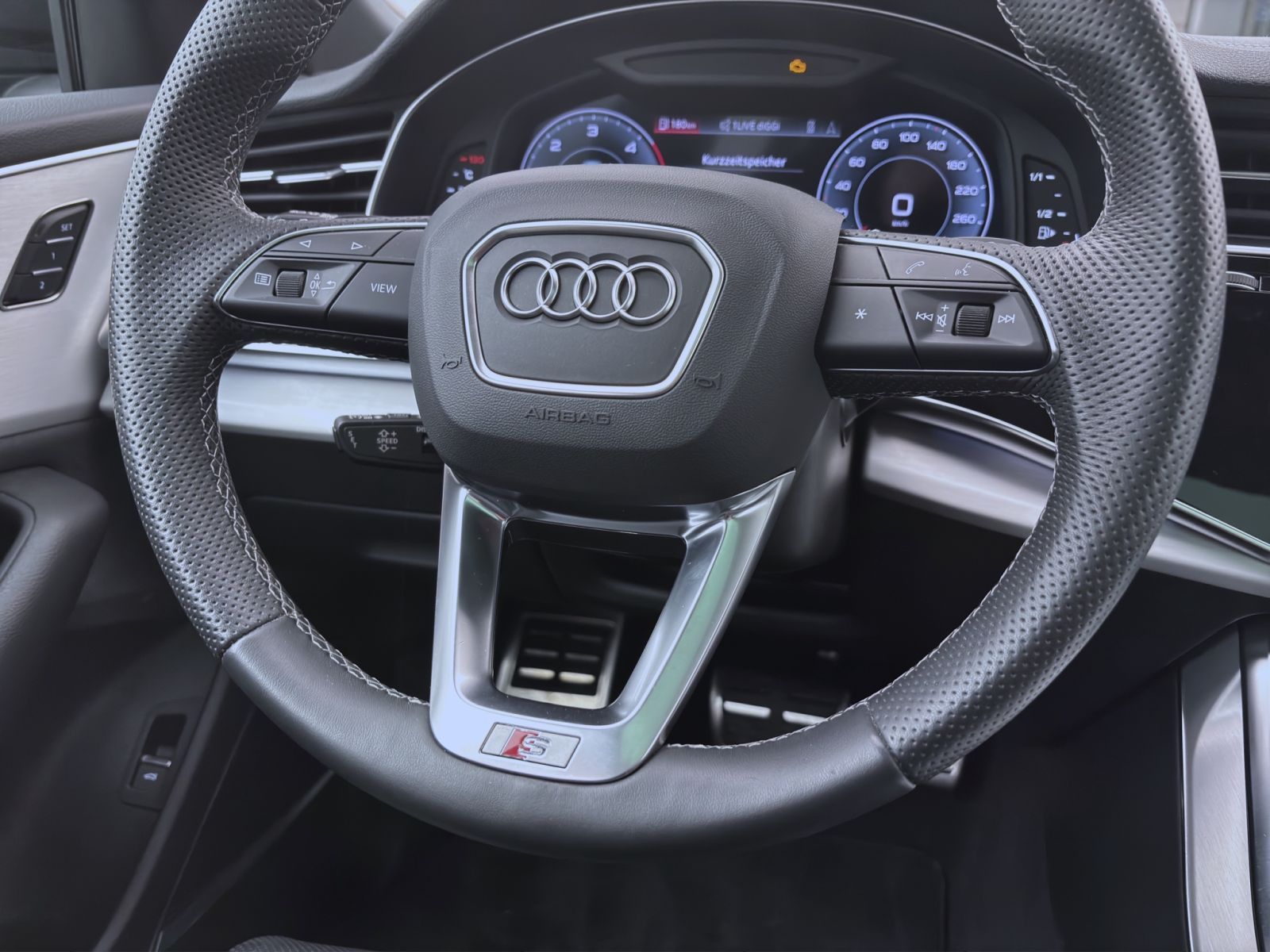 Audi Q8 50 TDI Q S LINE PANO AHK B&O HuD KAMERA