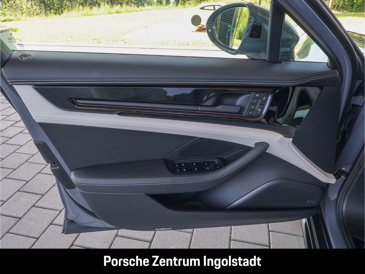 Porsche Panamera GTS, Panoramadach, Hinterachslenkung, e