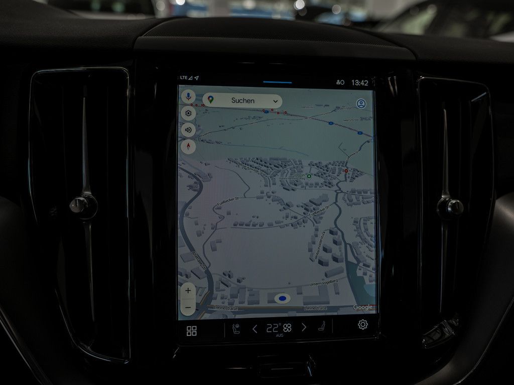 Volvo XC60 B5 AWD Essential NAVI W-LAN AHK LED FACEL.