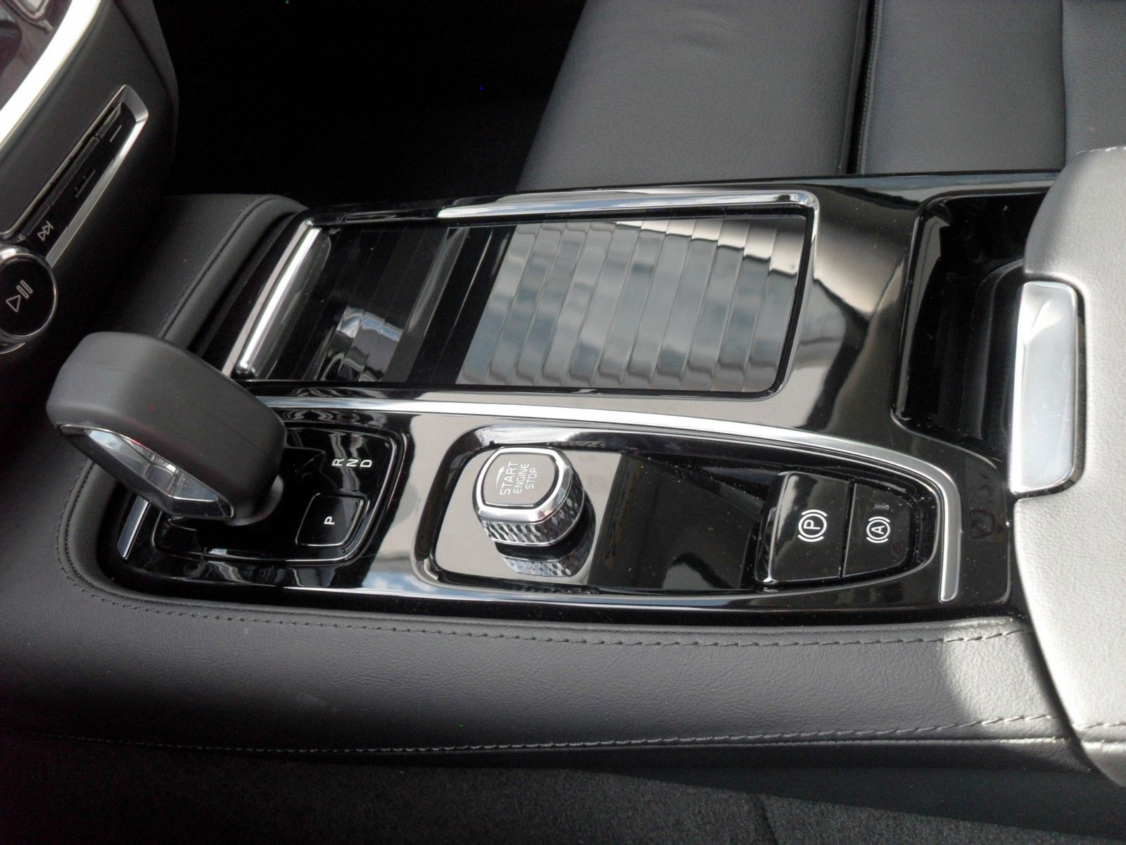 Volvo S60T8 Lim. Ultimate Dark | 360° | HeadUp | Pano.