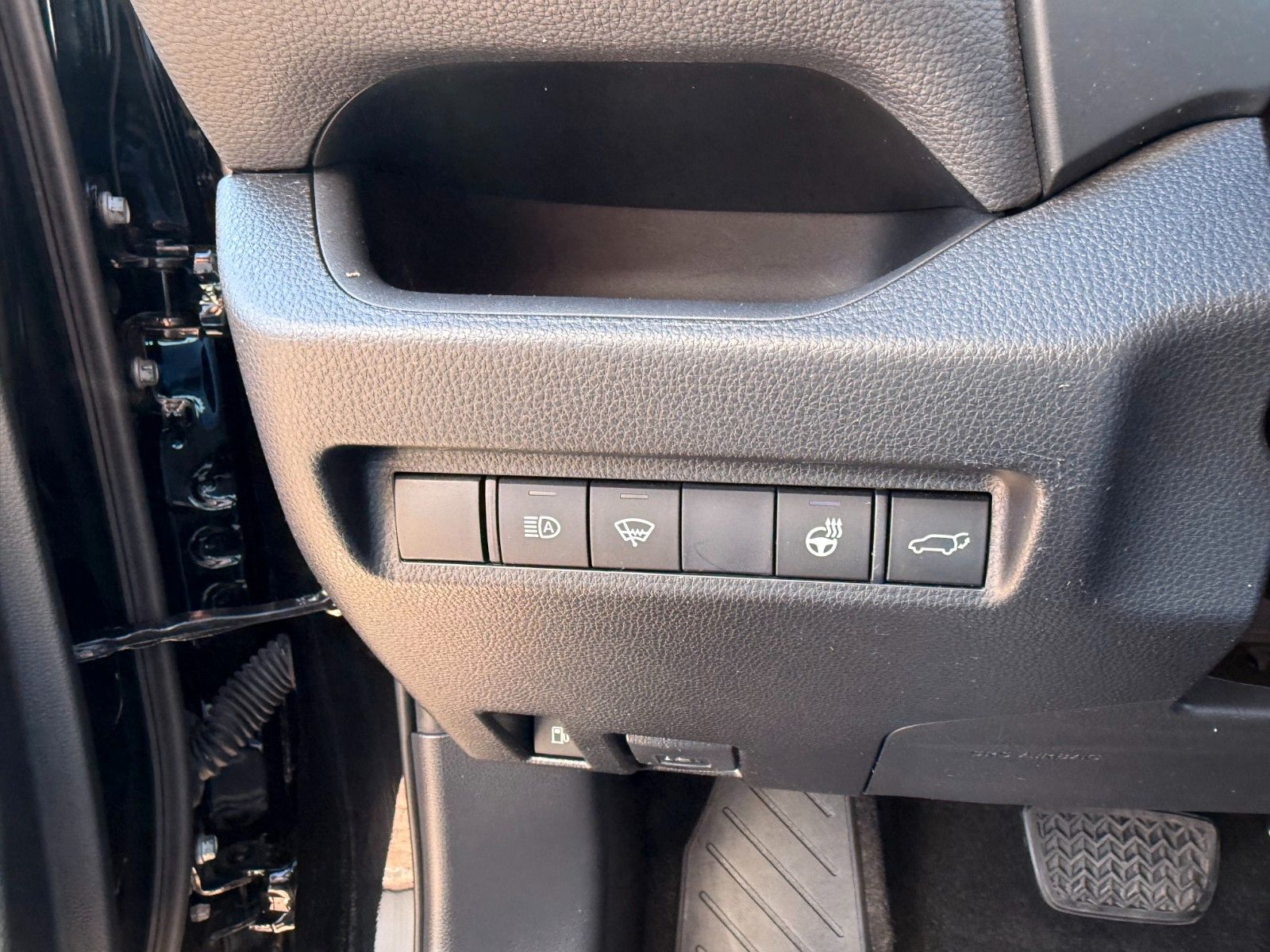 Toyota RAV4 Hybrid 4x2 Team - Samsaru's Car Outlet