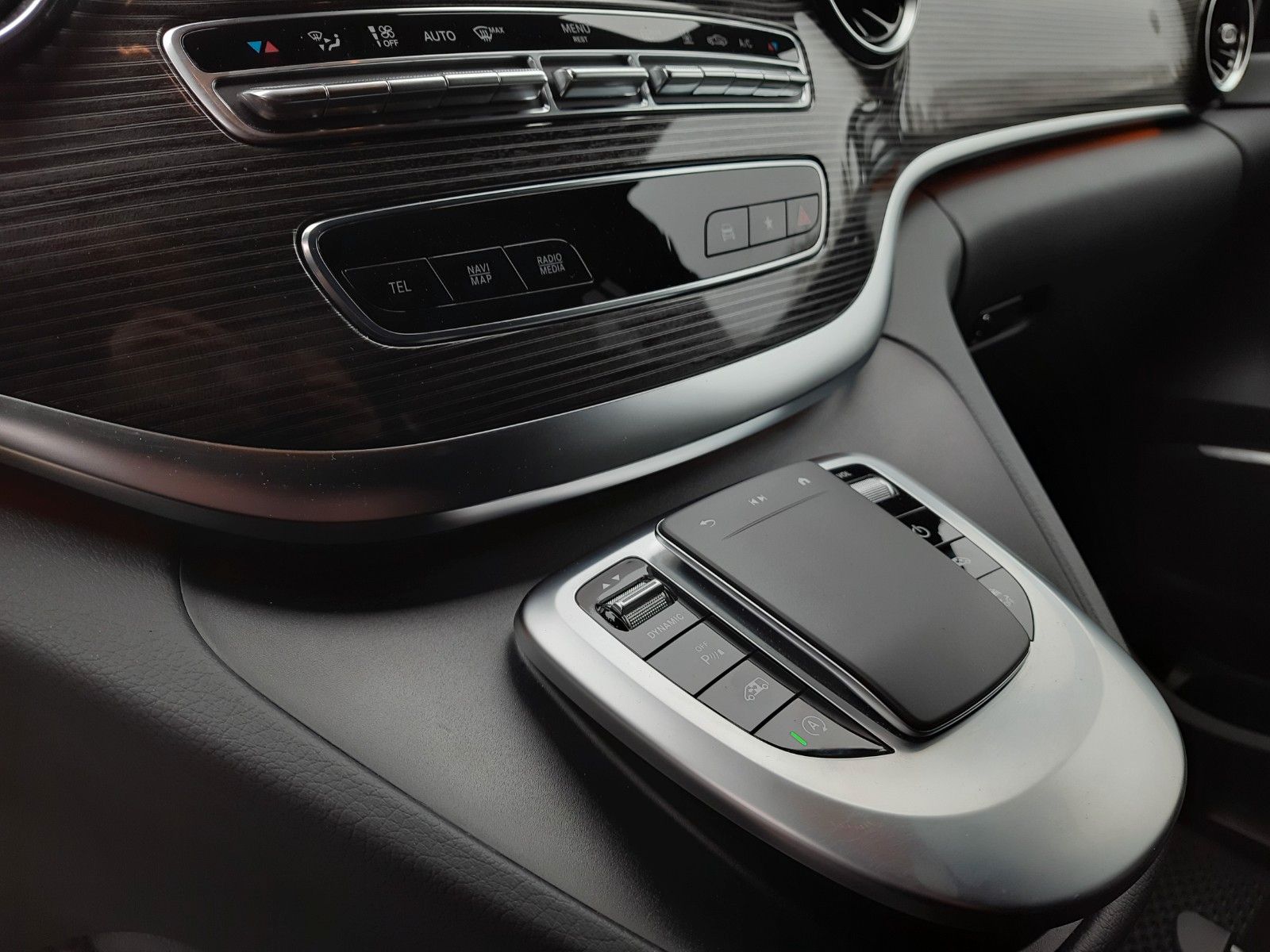 Mercedes-Benz V300d 4Matic AMG Packet - Samsaru's Car Outlet