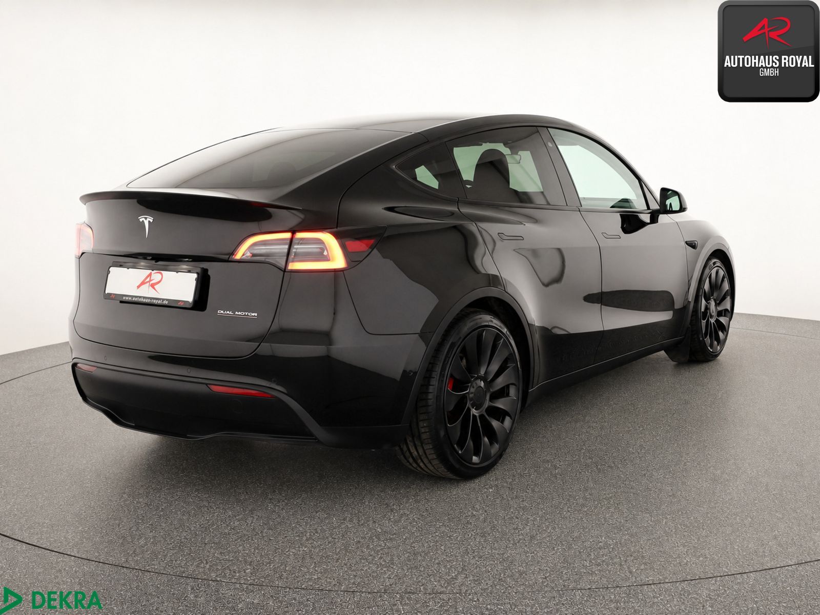 Tesla Model Y PERFORMANCE Dual Motor AWD PANO,KEYLESS