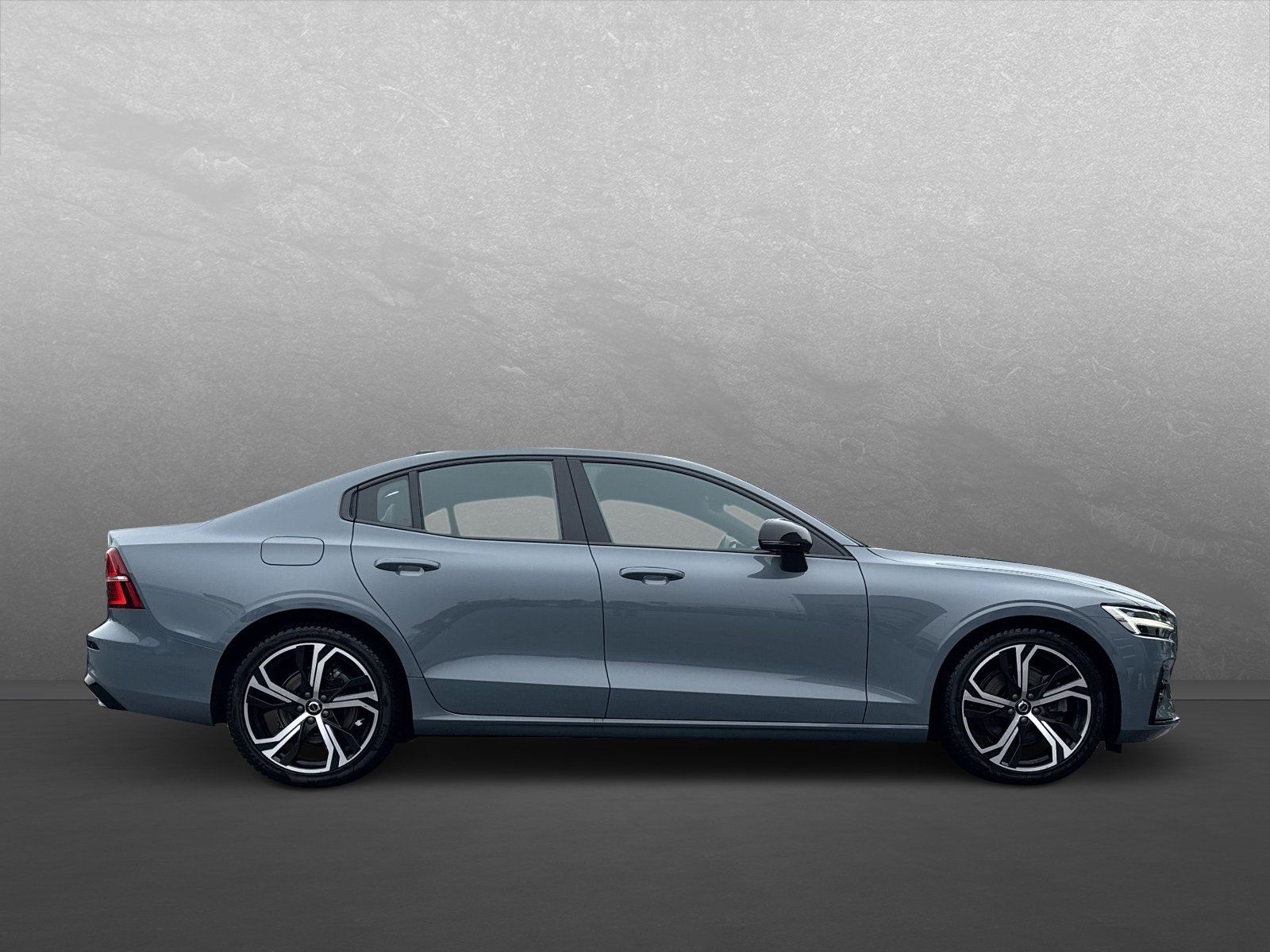 Volvo S60 B4 Benzin MHEV Plus Dark *PANO+Standheiz*