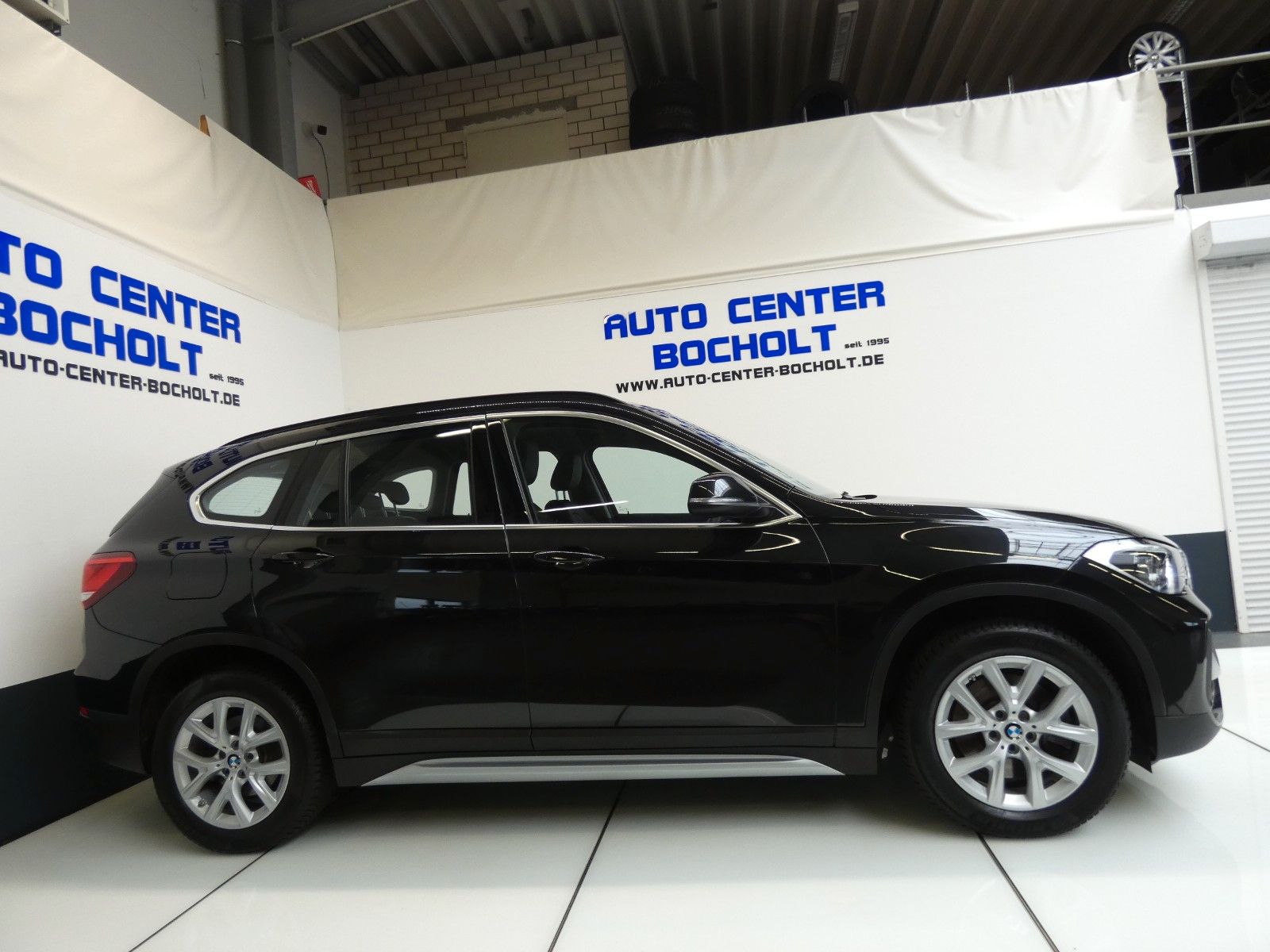 BMW X1 xDrive 20 i xLine - Samsaru's Car Outlet