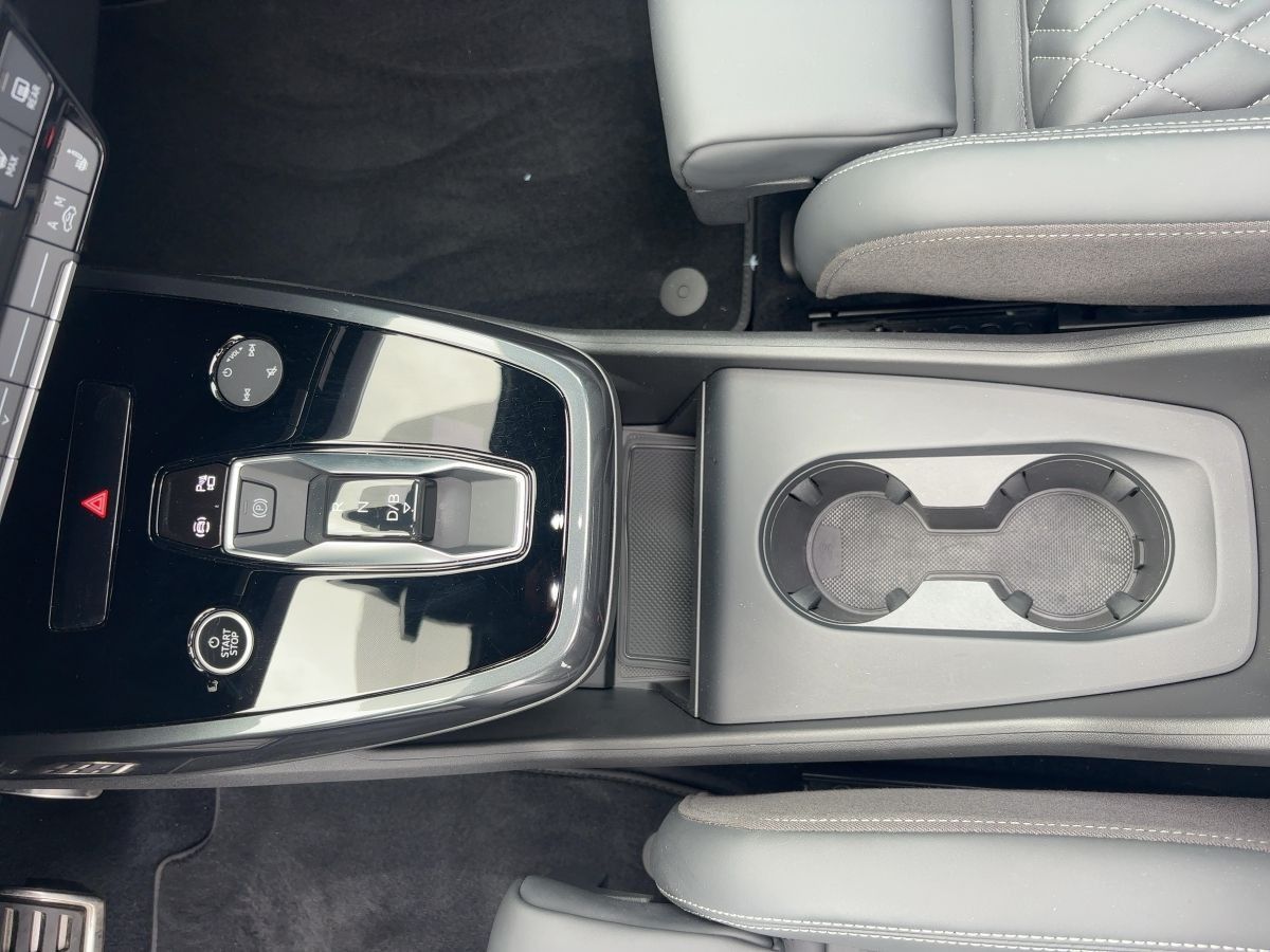 Audi Q4 50 e-tron S line quattro AHK Navi Panorama