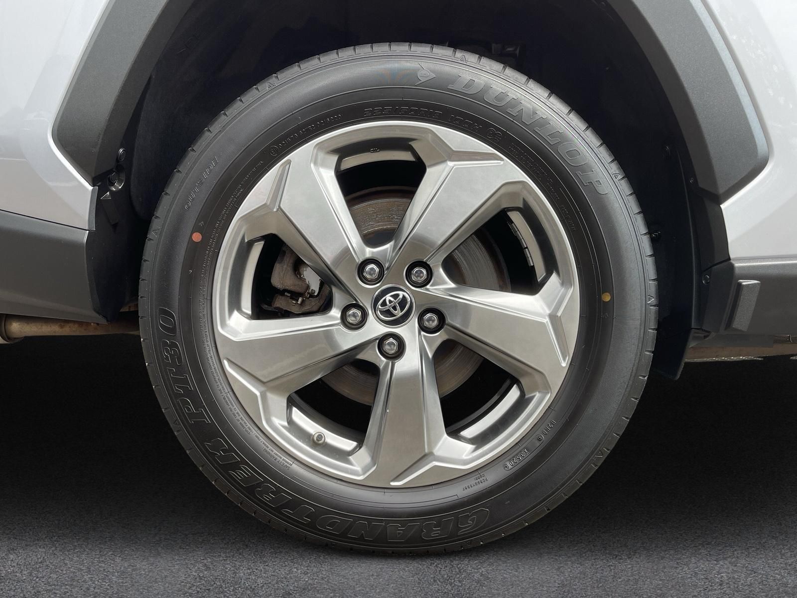 Toyota RAV4 2.5 Hybrid 4x2 - Samsaru's Car Outlet