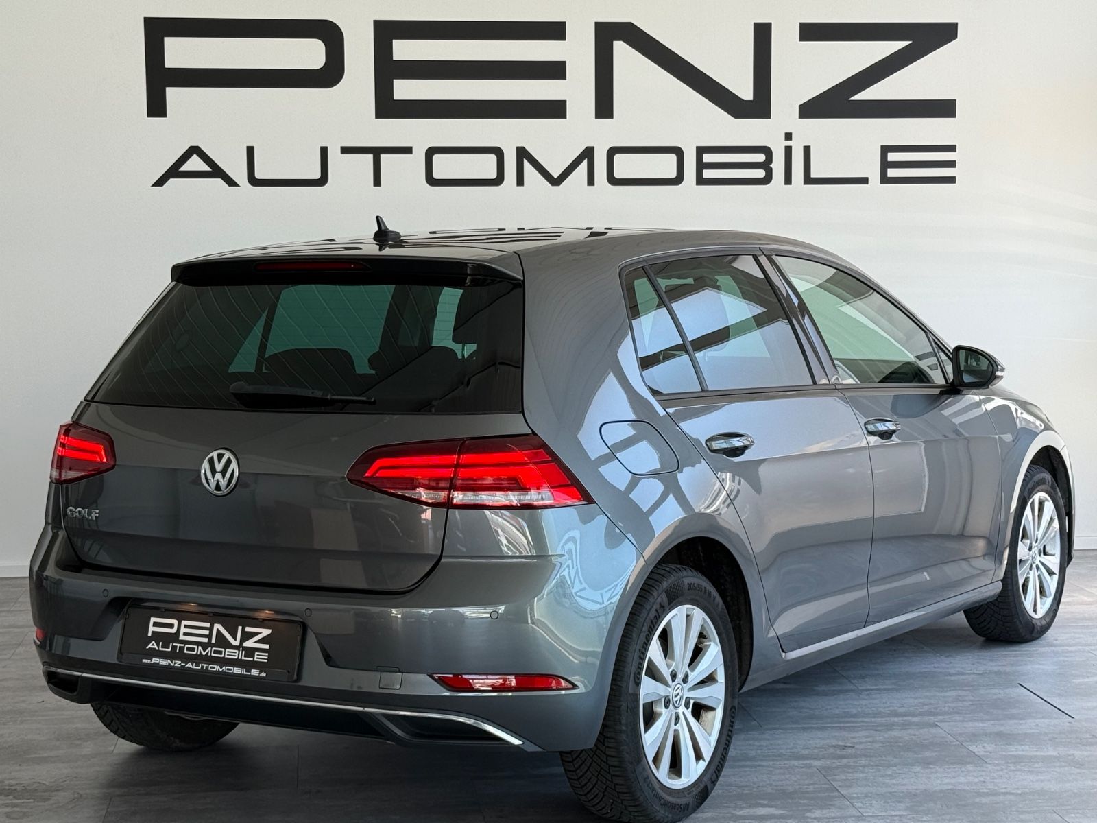 Volkswagen Golf VII Comfortline - Samsaru's Car Outlet