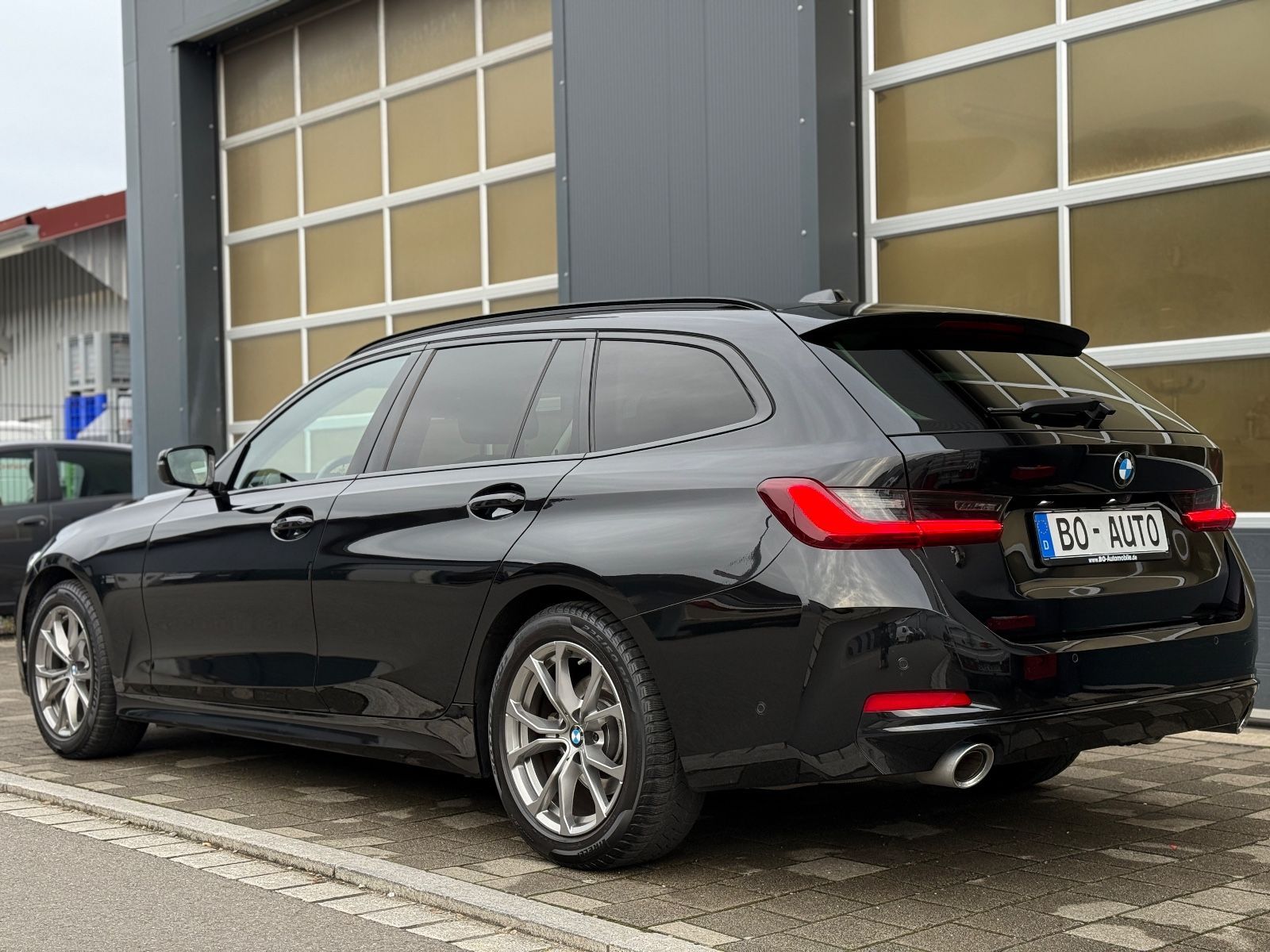 BMW 320 d xDrive - Samsaru's Car Outlet