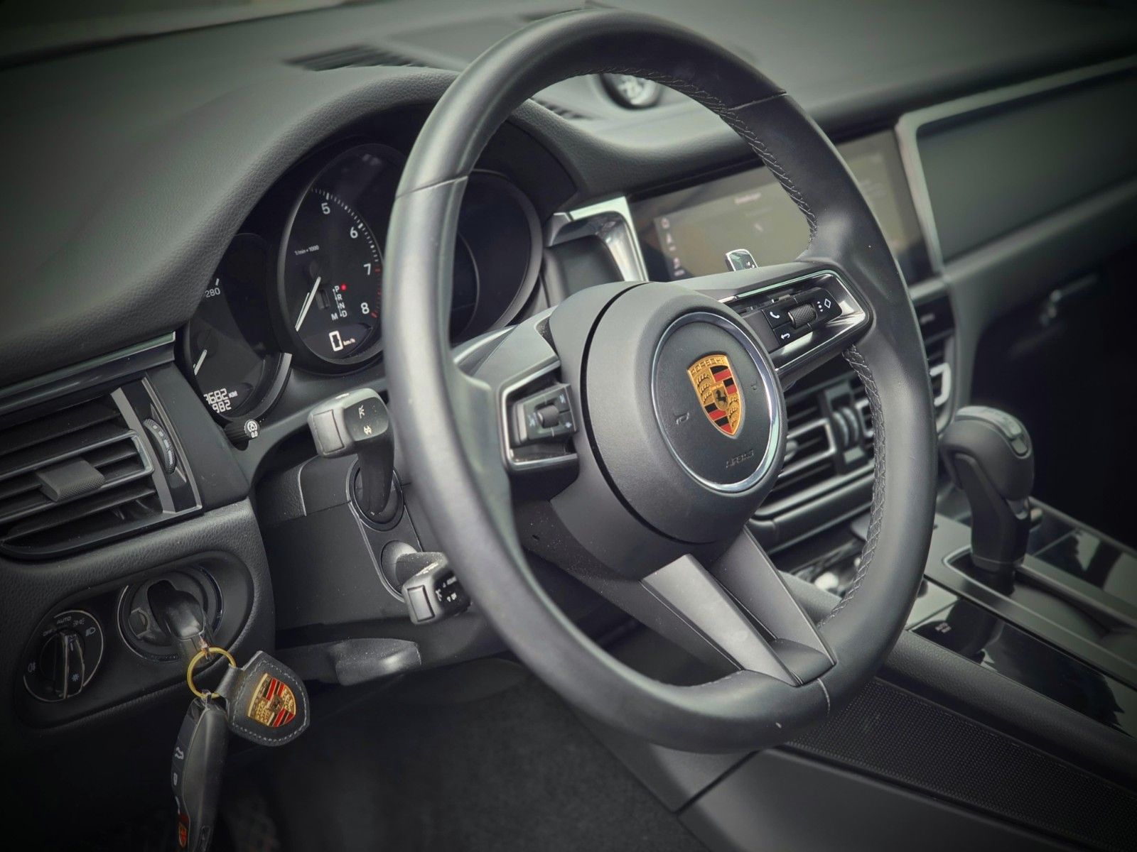 Porsche Macan - Samsaru's Car Outlet