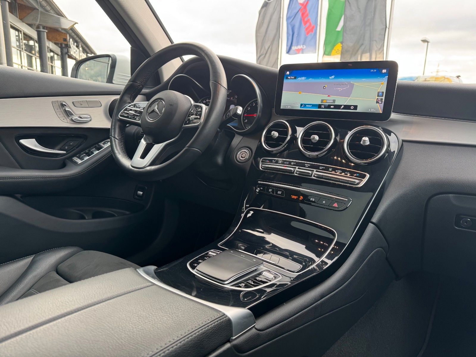Mercedes-Benz GLC 200 4M AMG+Pano+Distr+StandH+AHK+360+HUD