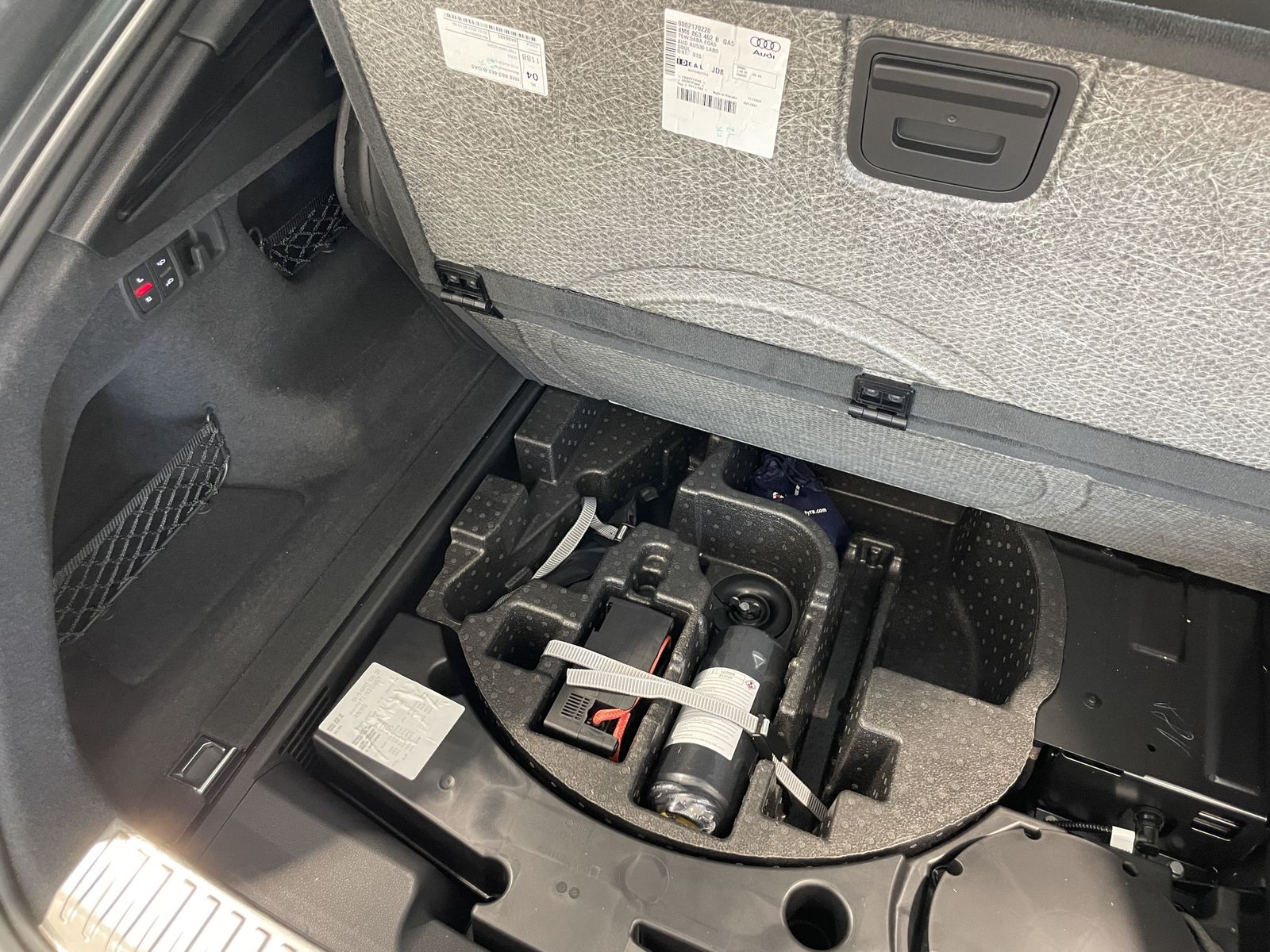 Audi RSQ8 4.0TFSI quattro4M /V8/PANO/B&O/HUD/8F.b.