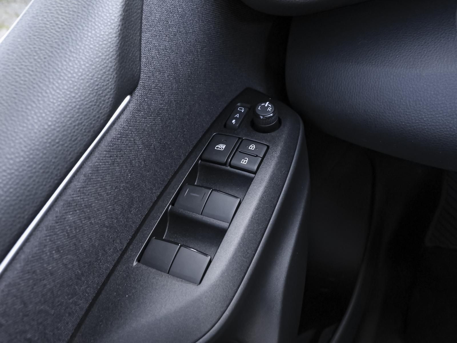 Toyota Yaris 1.5 Hybrid Style NAVI SHZ PDC KLIMA LM