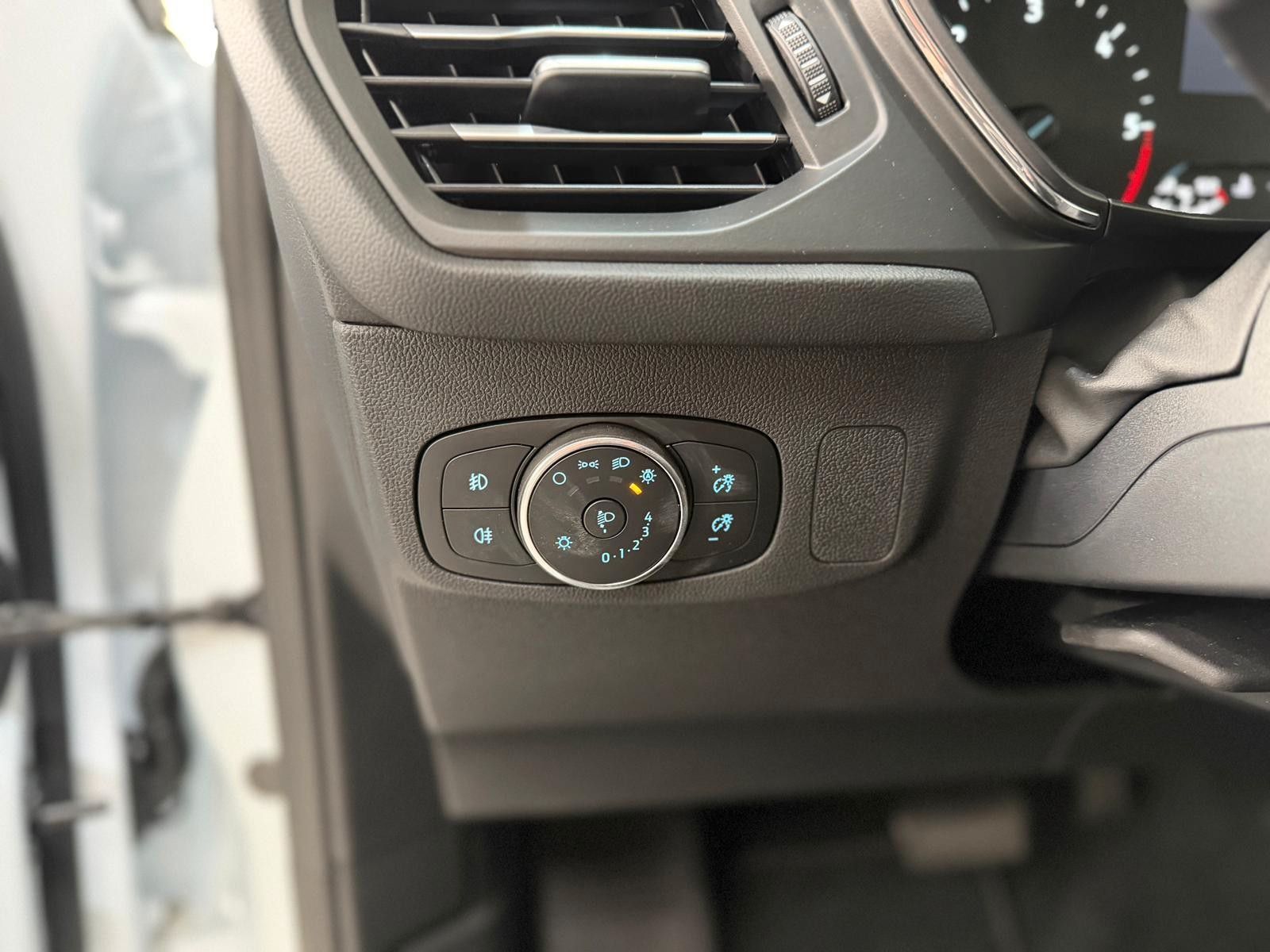 Ford Focus Turnier Titanium Aut. 1.Hand|AHK|Kamera