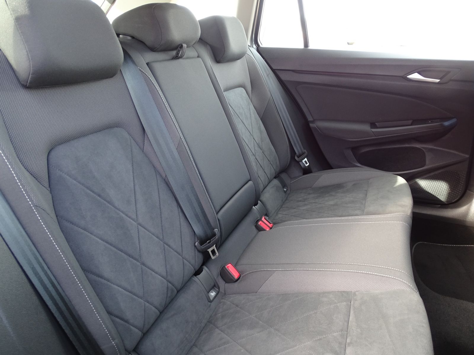 Volkswagen Golf VIII 2.0 TDI Style DSG - Samsaru's Car Outlet