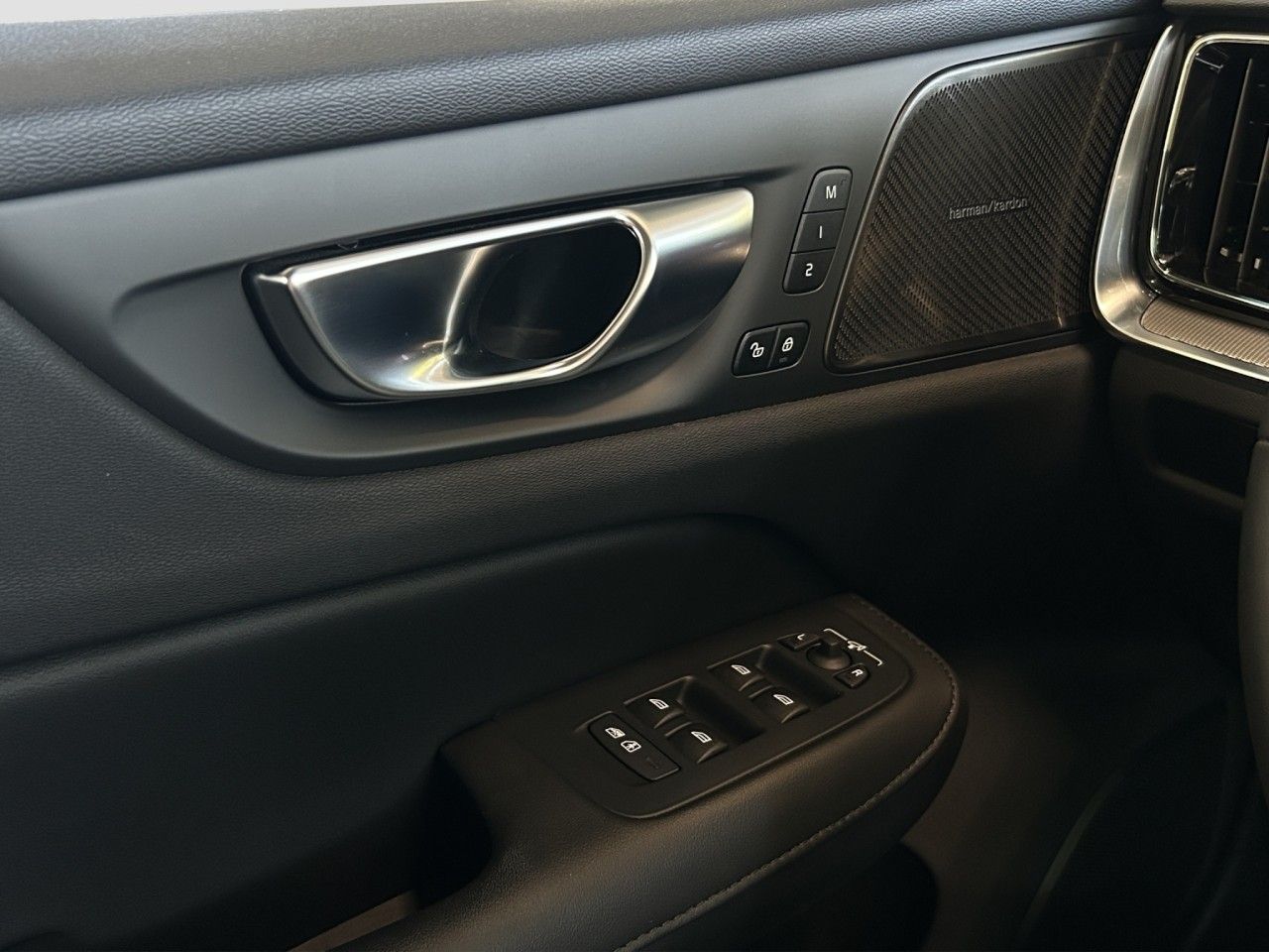 Volvo S60 B4 Plus Dark/Leder/Navi/Pano/Standhz/20Zoll