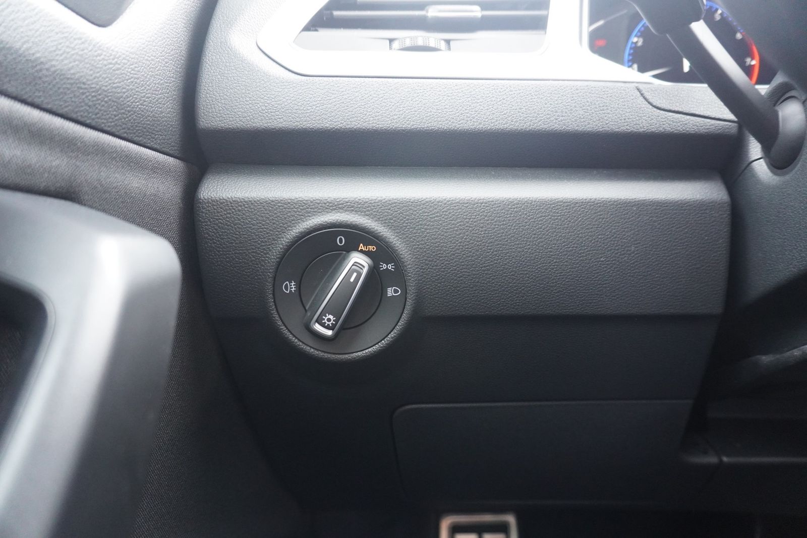 Volkswagen T-Roc 1.5 TSI Active - Samsaru's Car Outlet