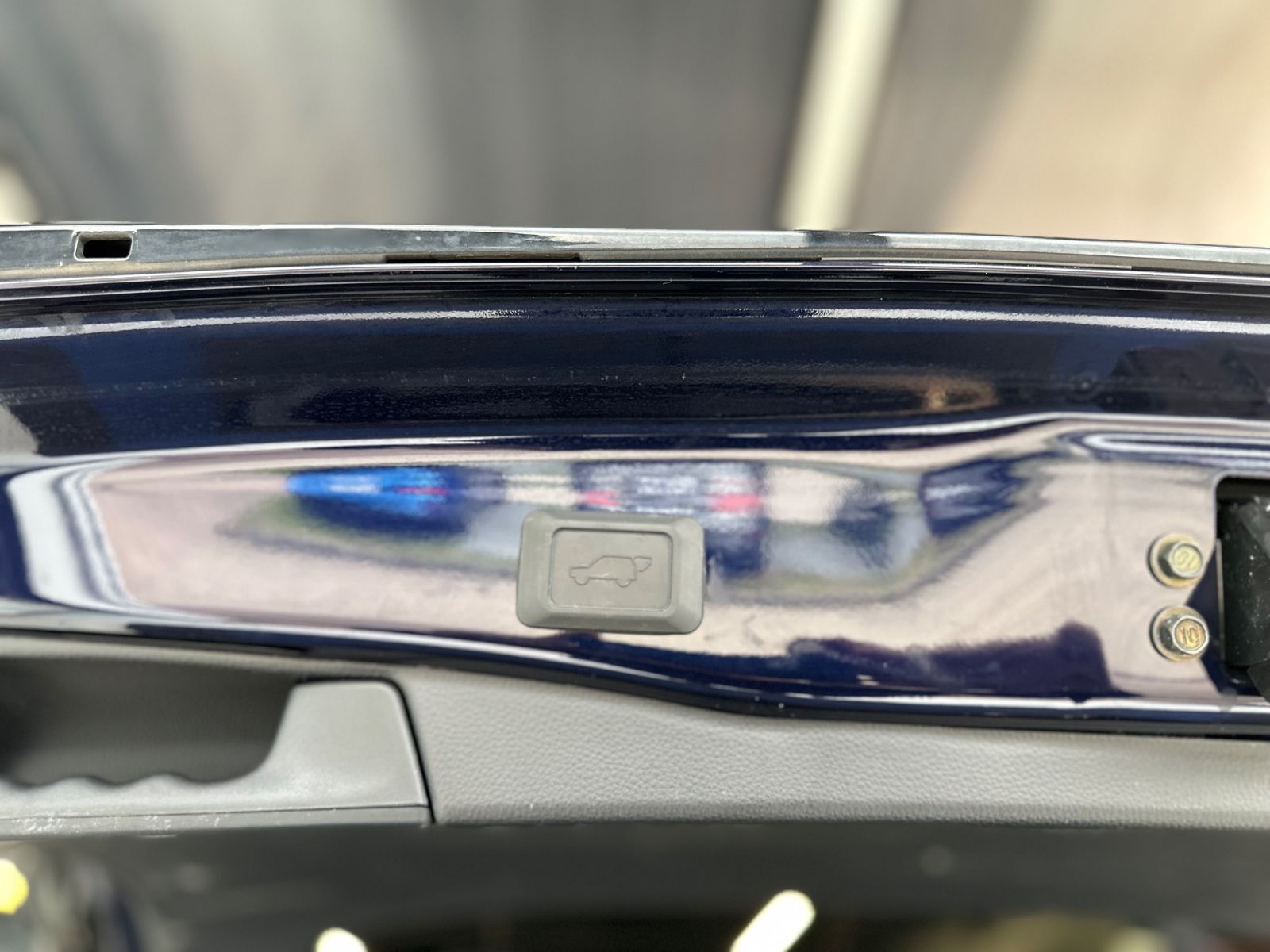 Toyota RAV4 Plug-in Hybrid 4x4 - Samsaru's Car Outlet
