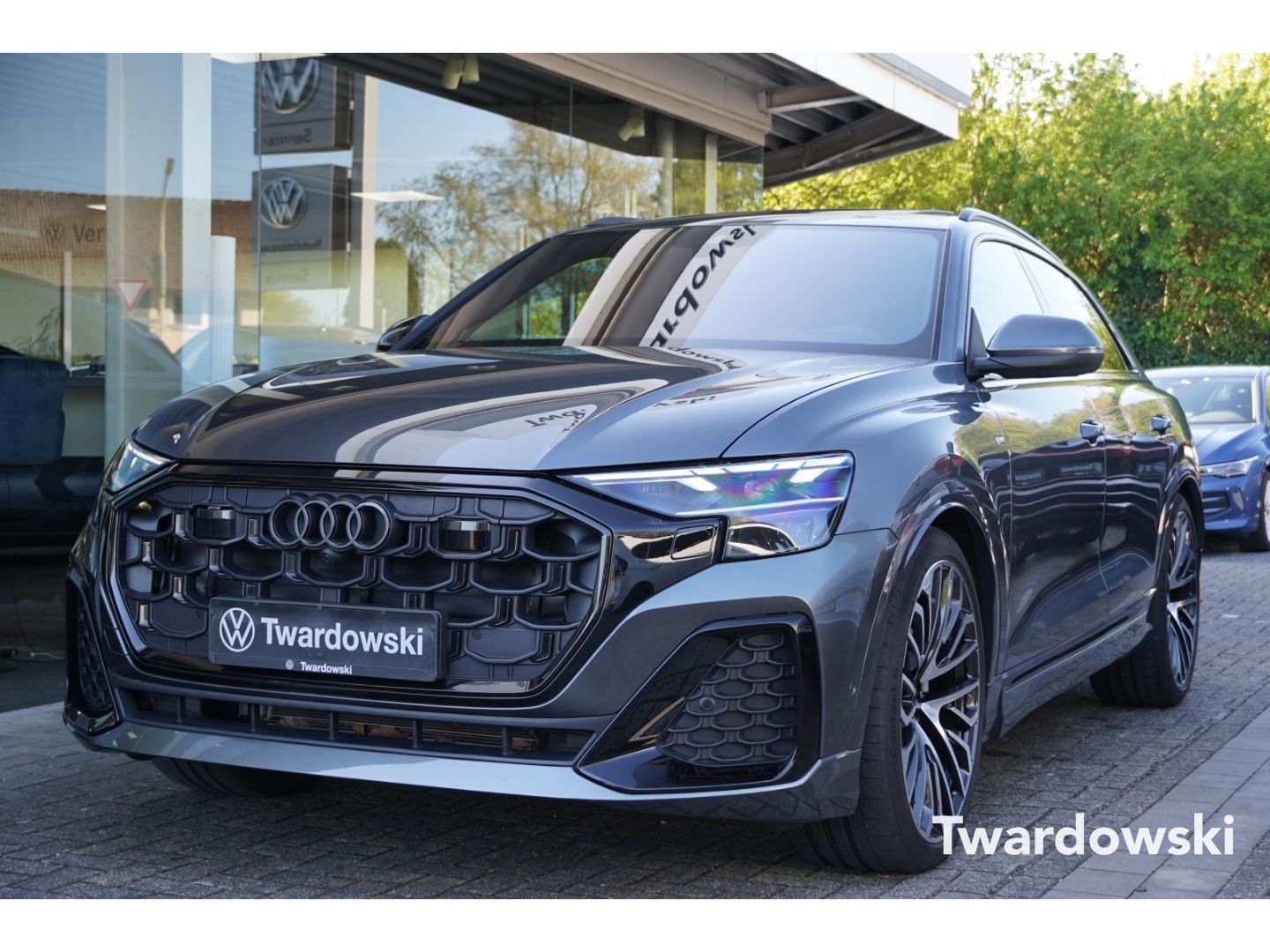Audi Q8 S line Pano HUD Matrix 23'' B&O AHK 360°