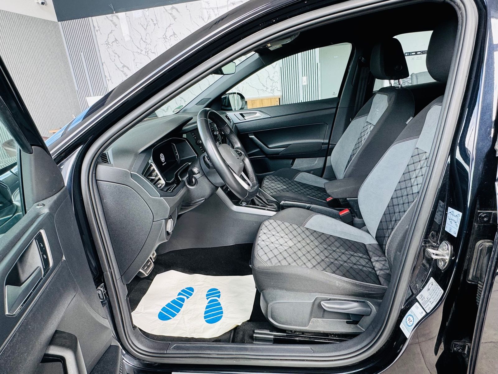 Volkswagen Taigo R-Line 1.5 TSI - Samsaru's Car Outlet