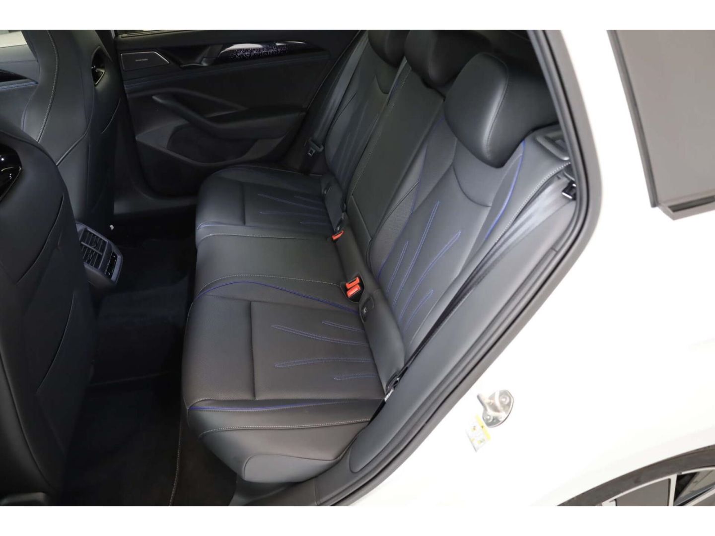 Volkswagen Passat 2.0 TDI 4Mot. R-Line Signature DSG P-Dach