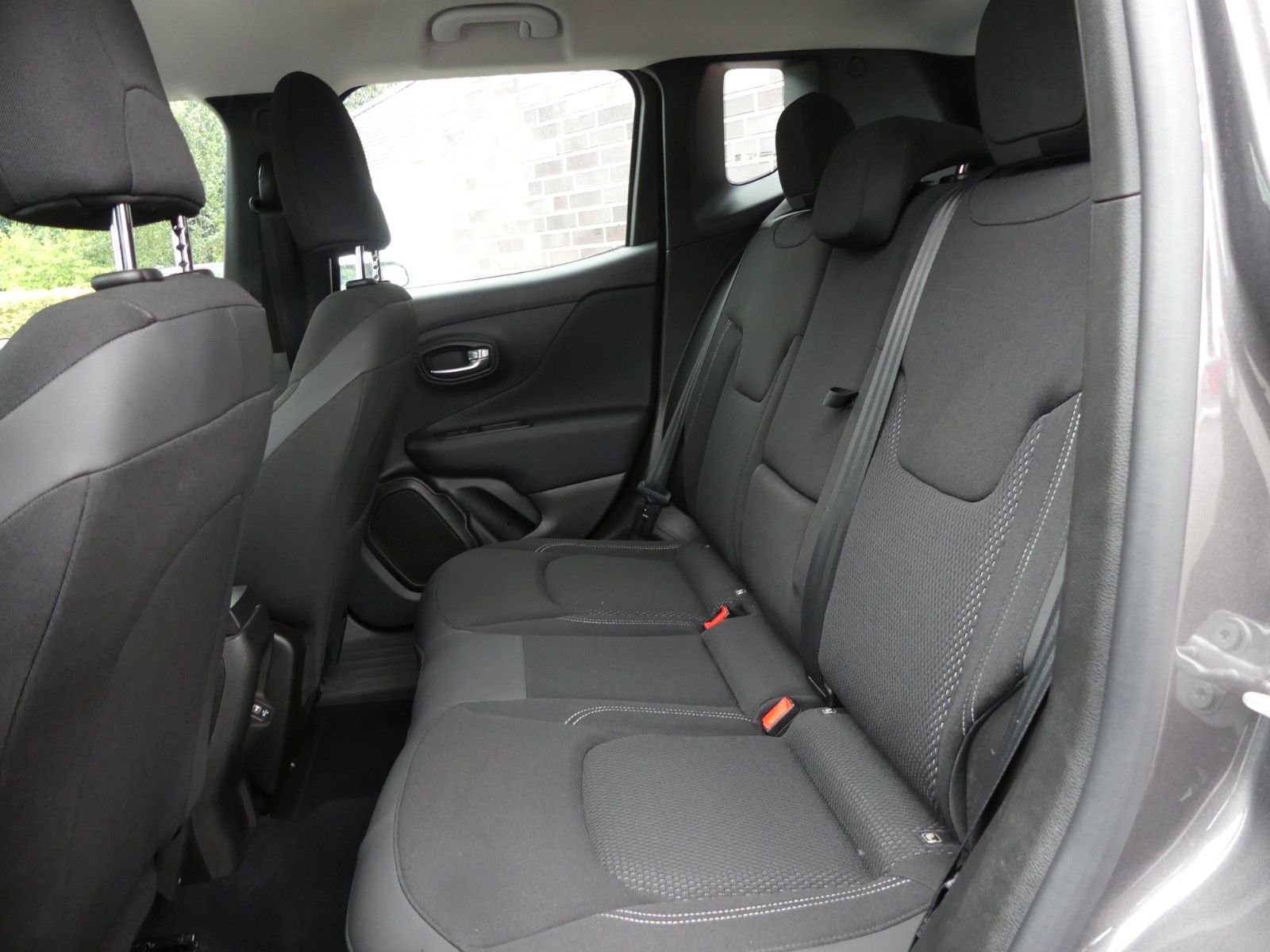 Jeep Renegade Limited FWD - Samsaru's Car Outlet