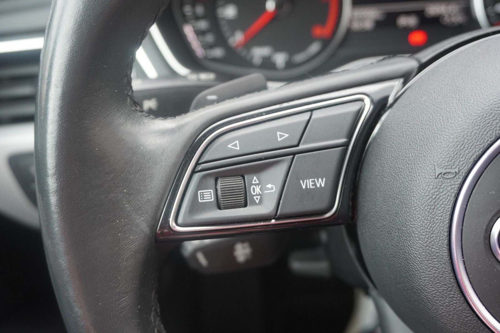 Audi A4 35 2.0 TFSI Avant S-line - Samsaru's Car Outlet
