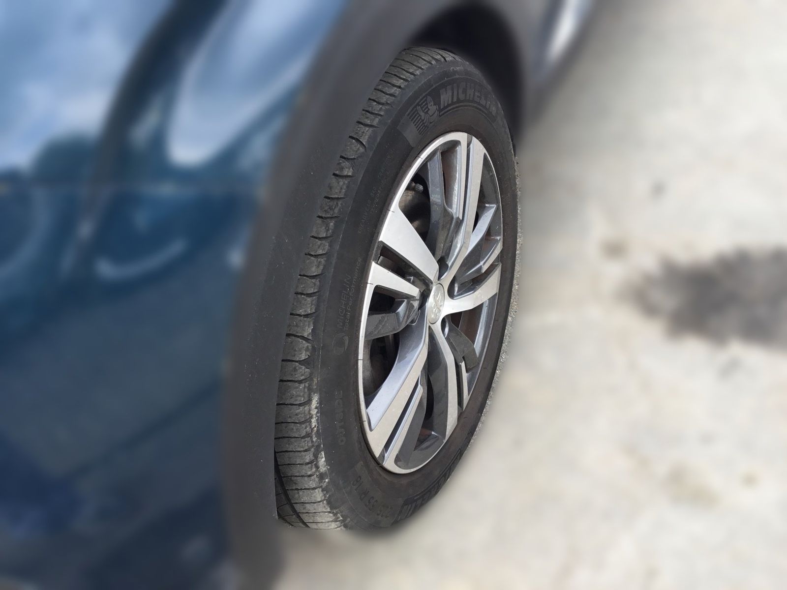Peugeot 3008 Hybrid 225 (Plug-In) e-EAT8 Allure Pack AHK
