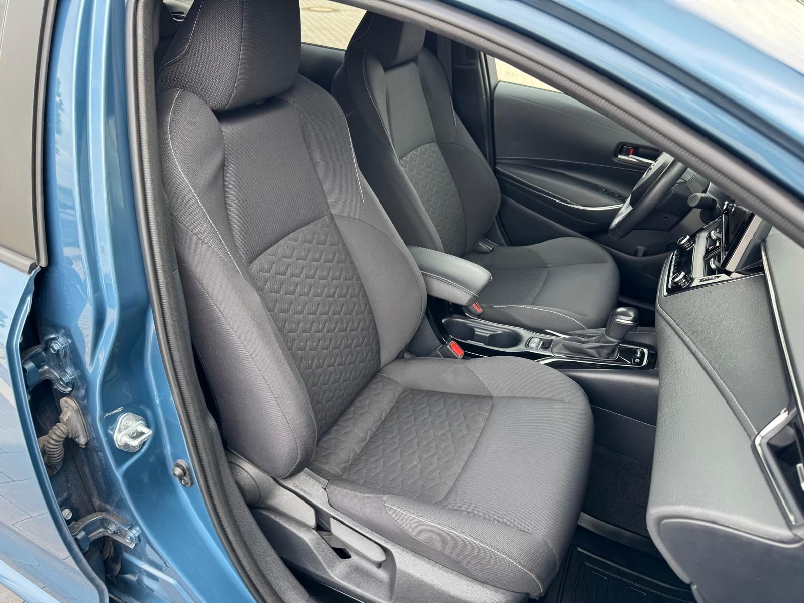 Toyota Corolla Touring Sports Hybrid Business Edition - Samsaru's Car Outlet