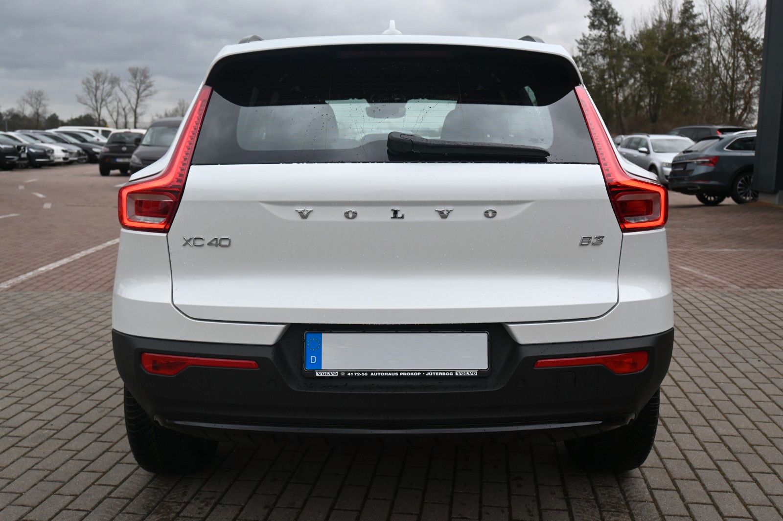 Volvo XC40 B3 DKG Plus Dark*FSHZG*H&K*BLIS*ACC*AHK