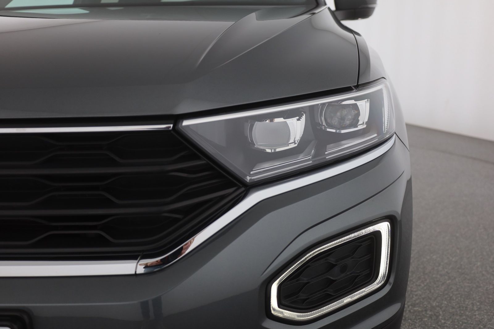 Volkswagen T-Roc 2.0 TSI 4Motion sport - Samsaru's Car Outlet