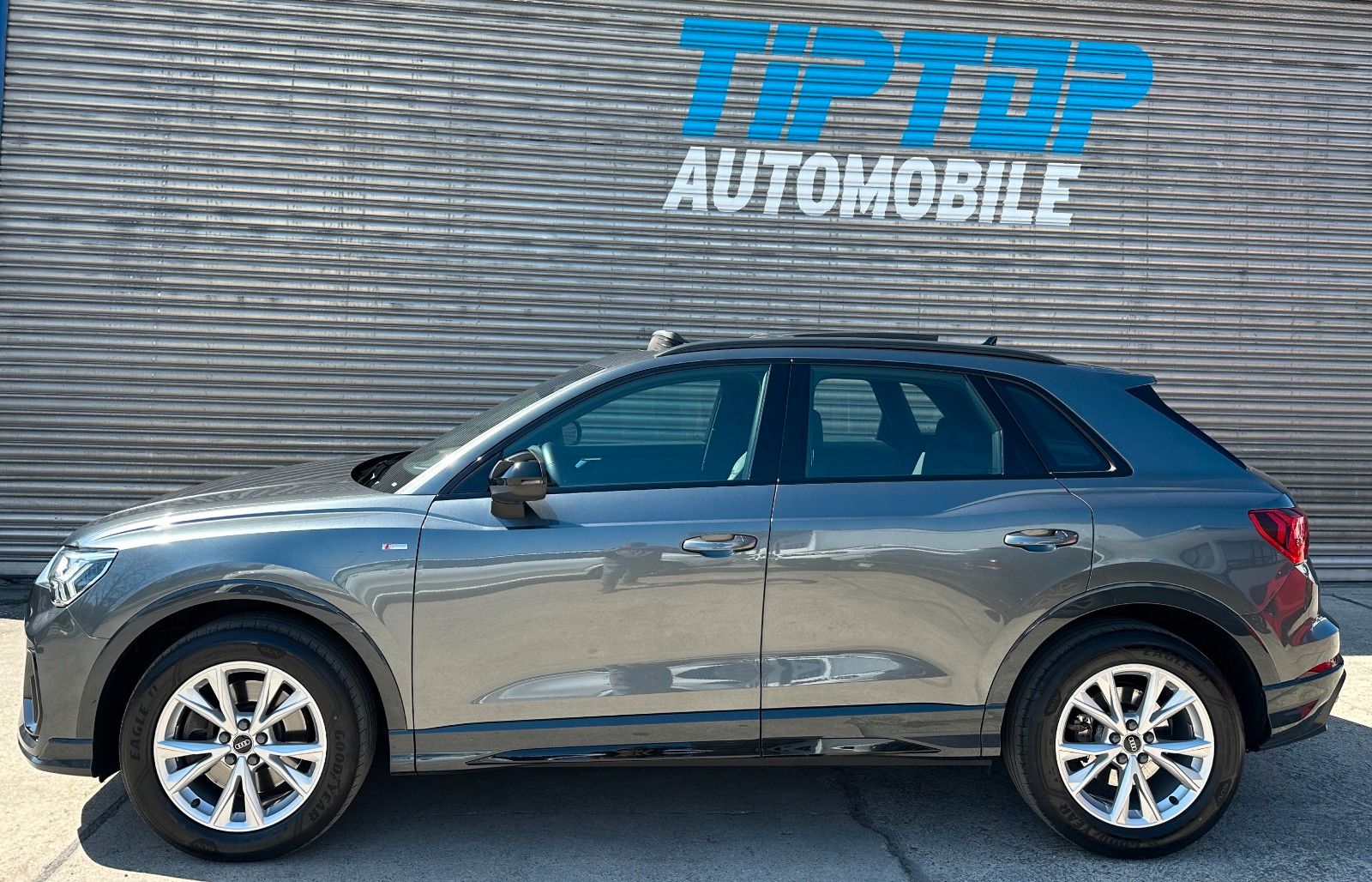 Audi Q3 45 TFSI QUATT S-LINE - Samsaru's Car Outlet
